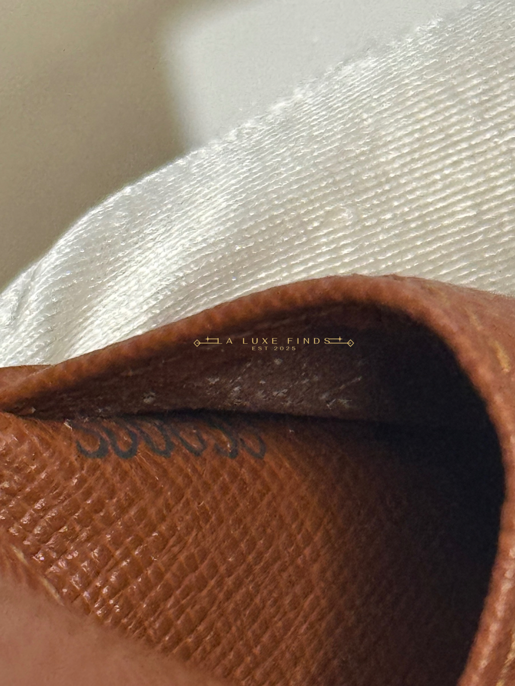 LOUIS VUITTON Bi-fold Monogram Monnaie Wallet