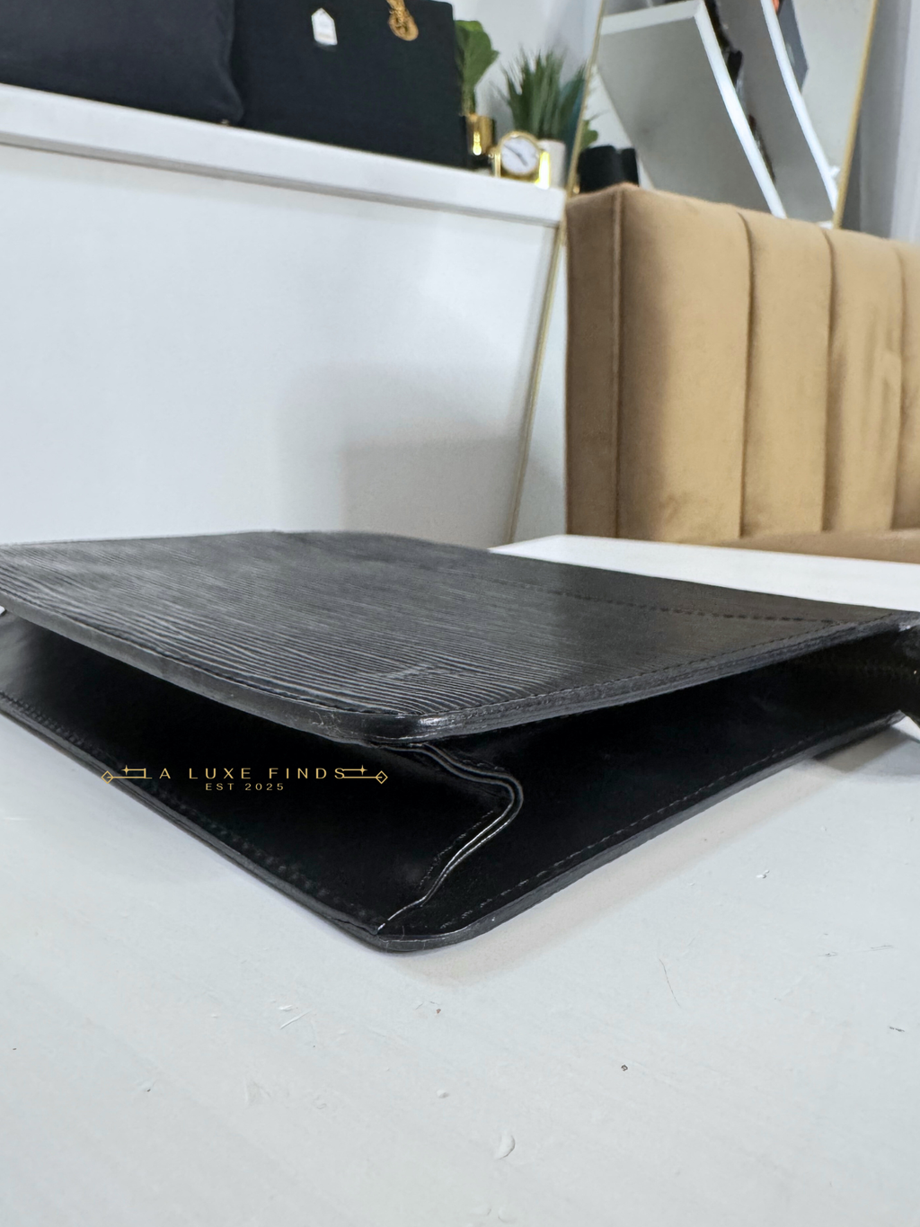 LOUIS VUITTON Epi Clutch