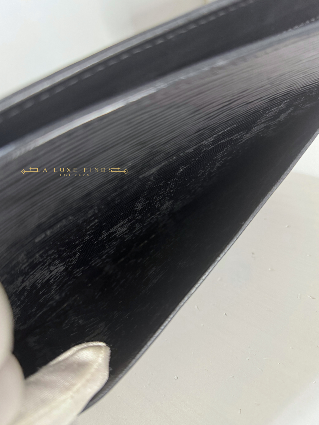 LOUIS VUITTON Epi Clutch