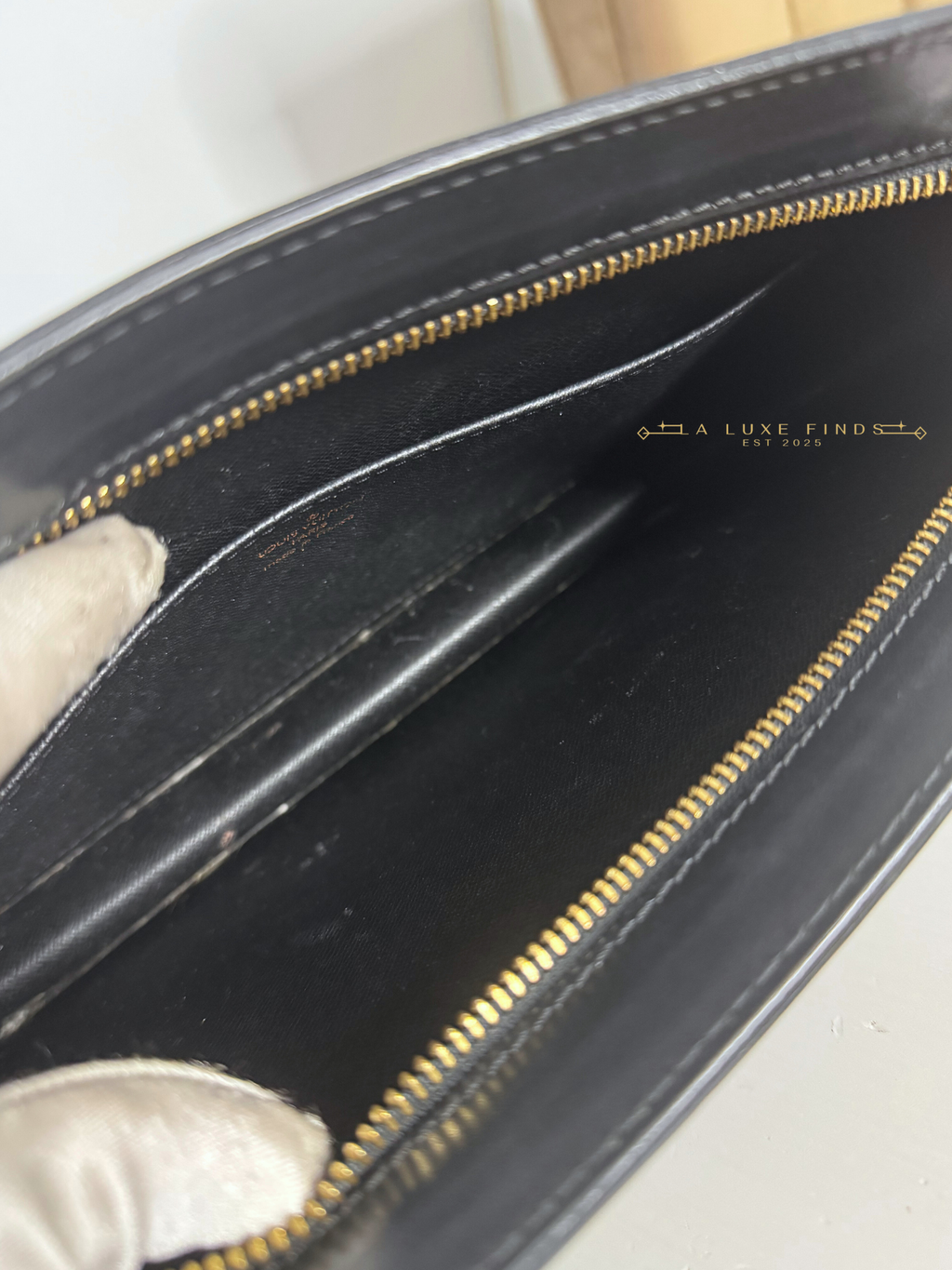 LOUIS VUITTON Epi Clutch