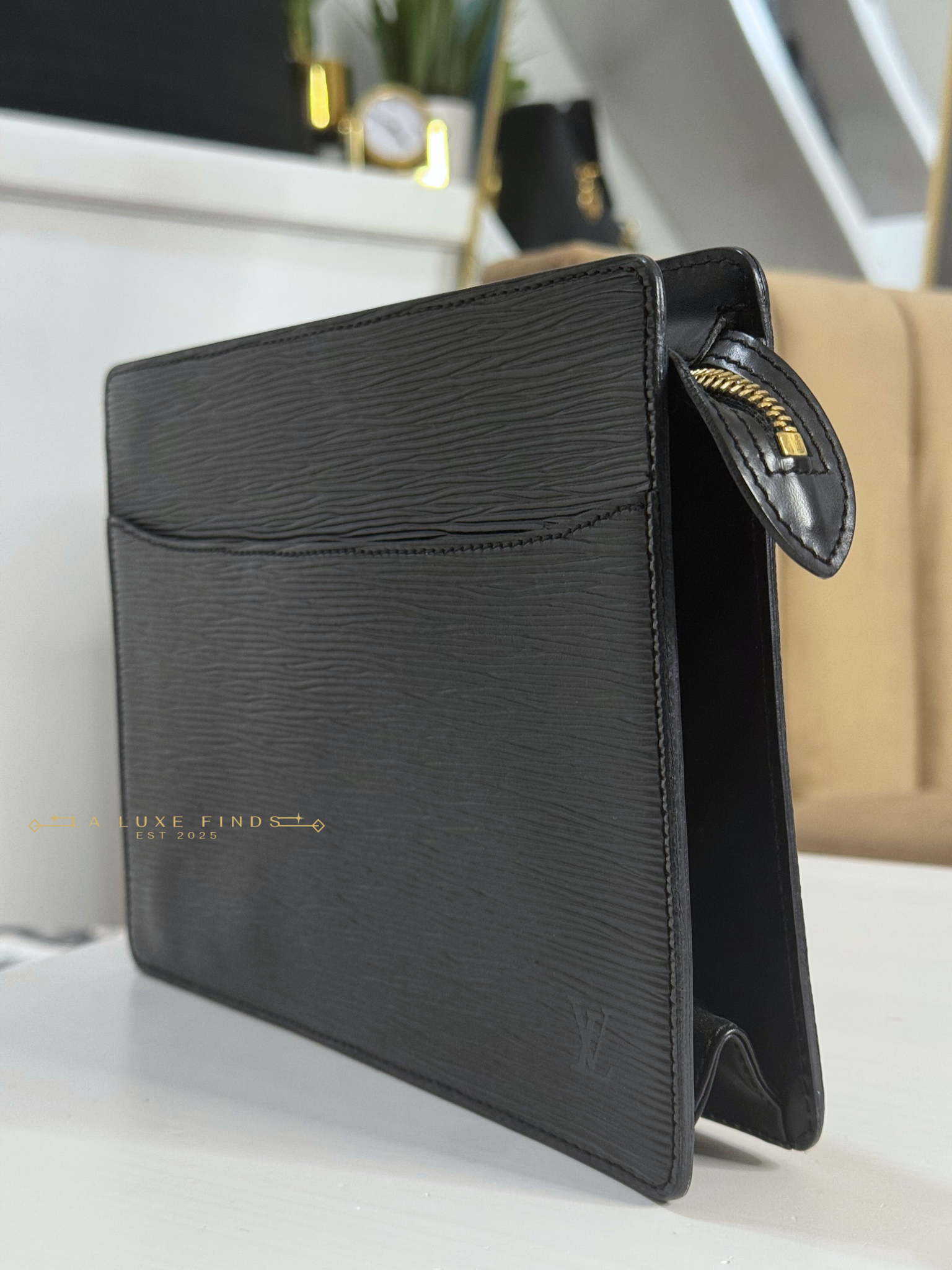 LOUIS VUITTON Epi Clutch