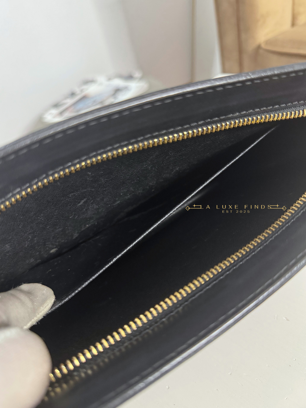 LOUIS VUITTON Epi Clutch