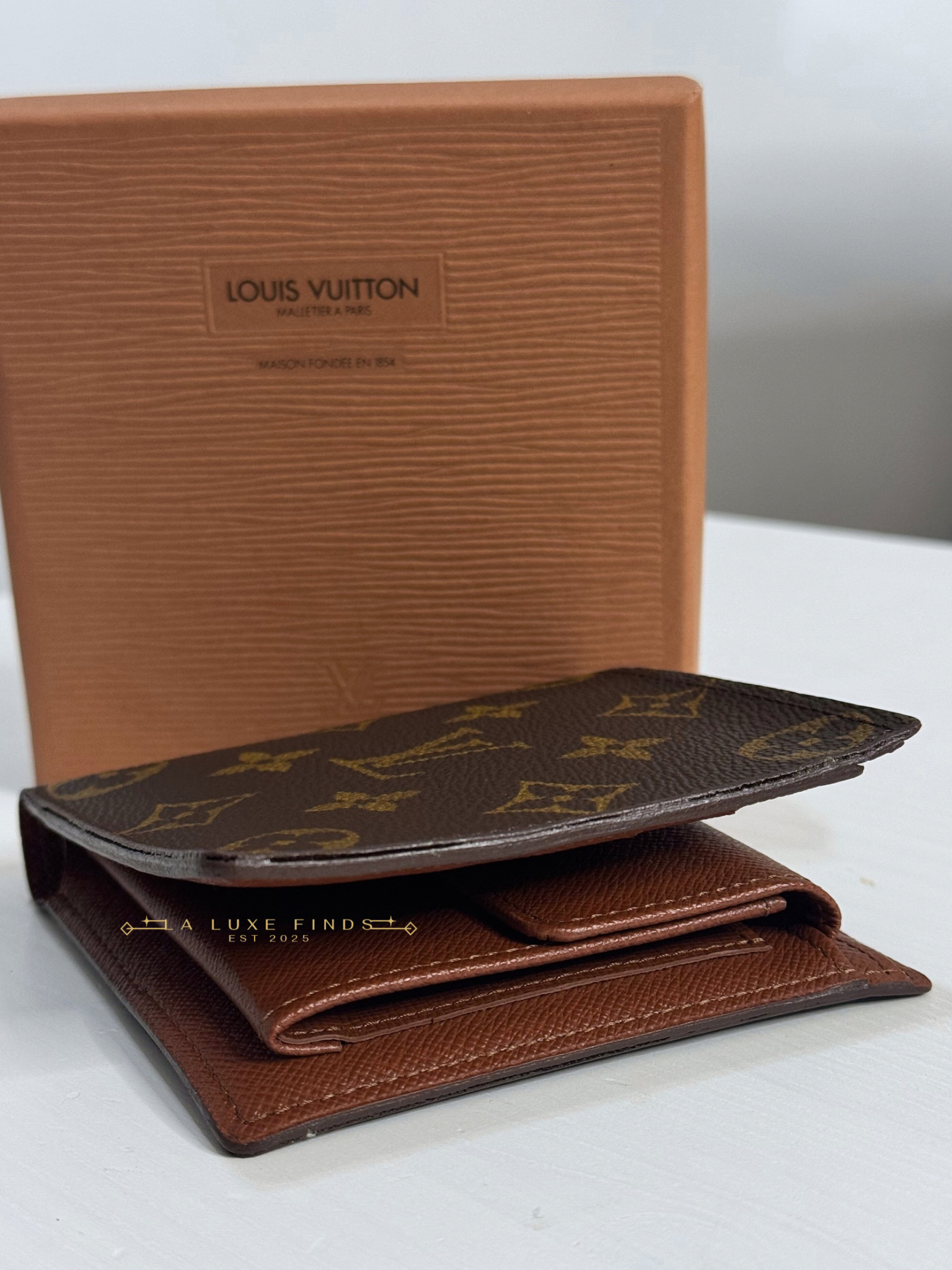 LOUIS VUITTON Bi-fold Monogram Monnaie Wallet