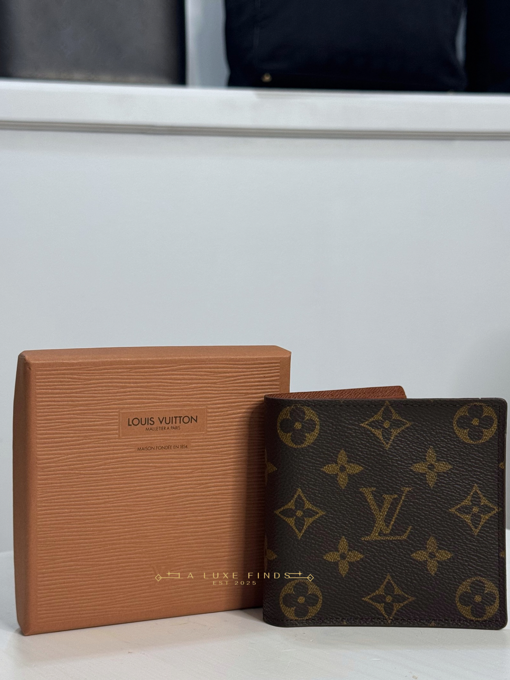 LOUIS VUITTON Bi-fold Monogram Monnaie Wallet