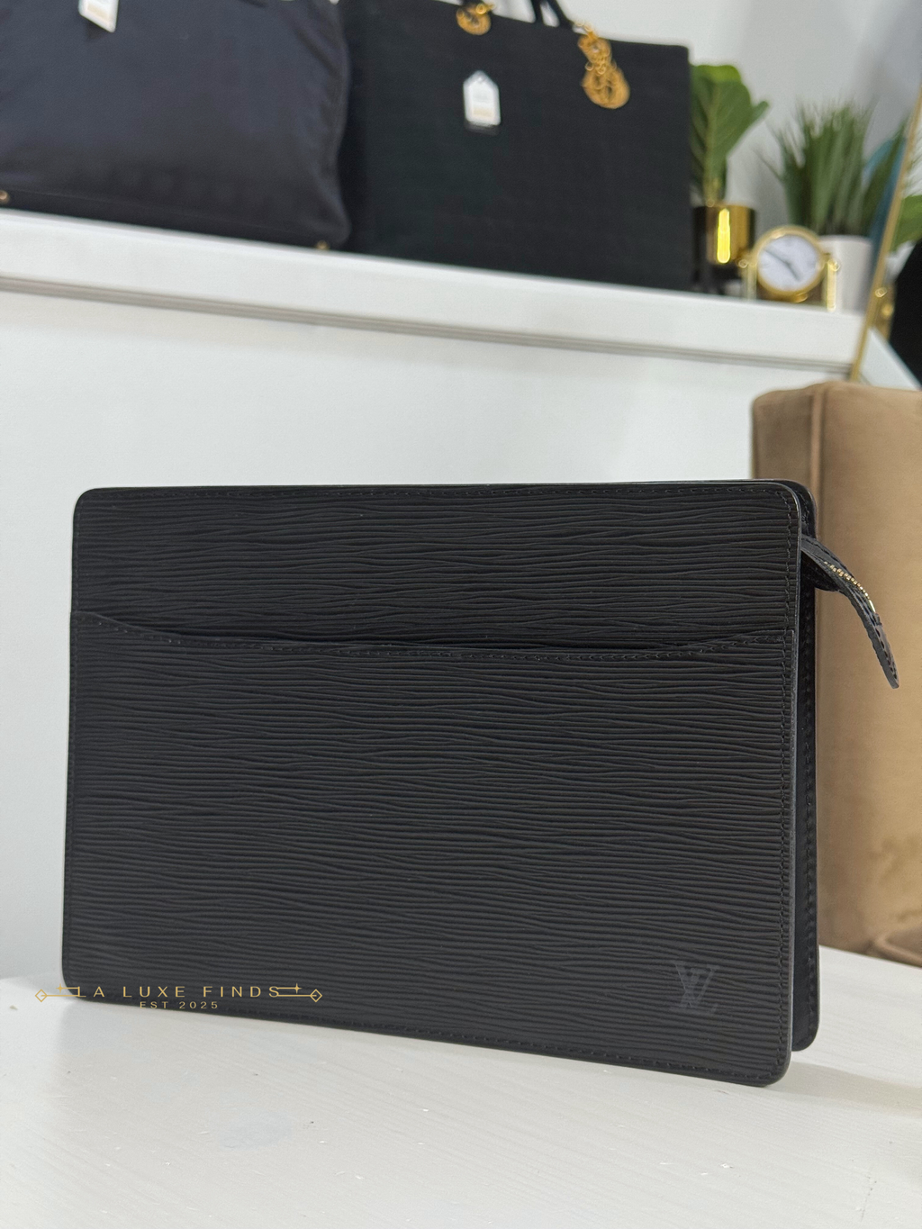 LOUIS VUITTON Epi Clutch