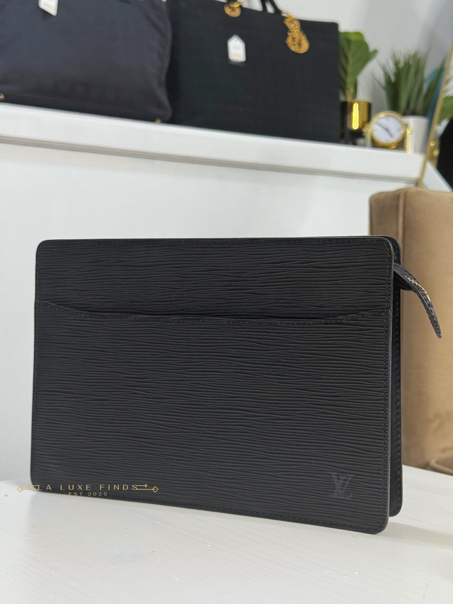 LOUIS VUITTON Epi Clutch