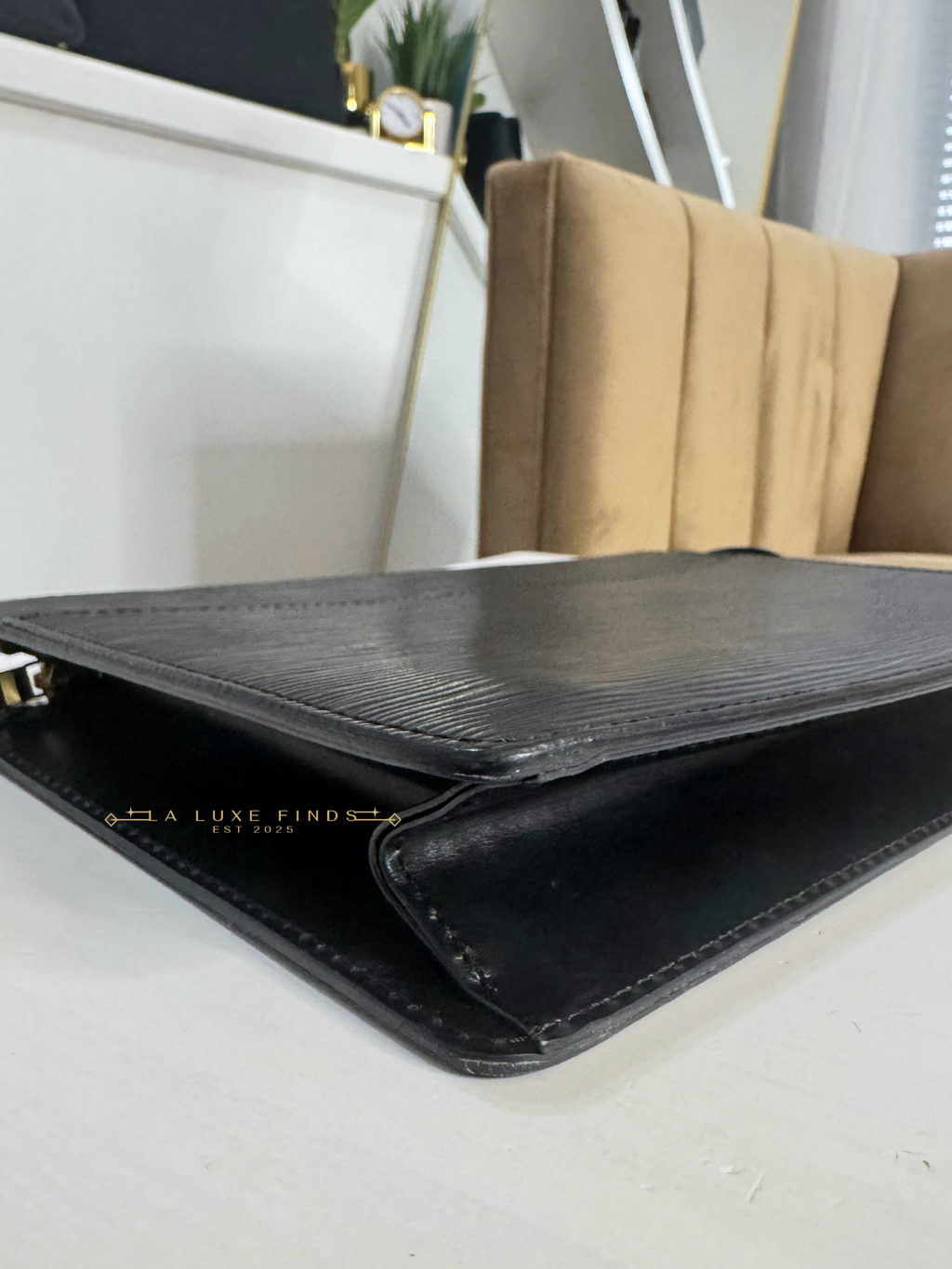 LOUIS VUITTON Epi Clutch