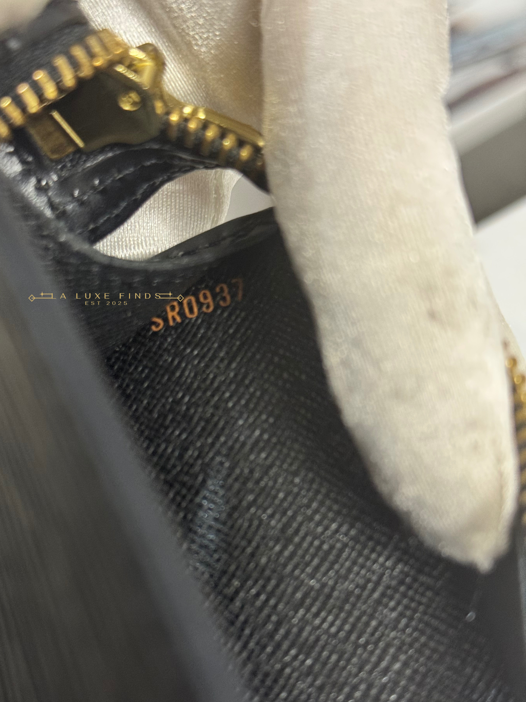 LOUIS VUITTON Epi Clutch