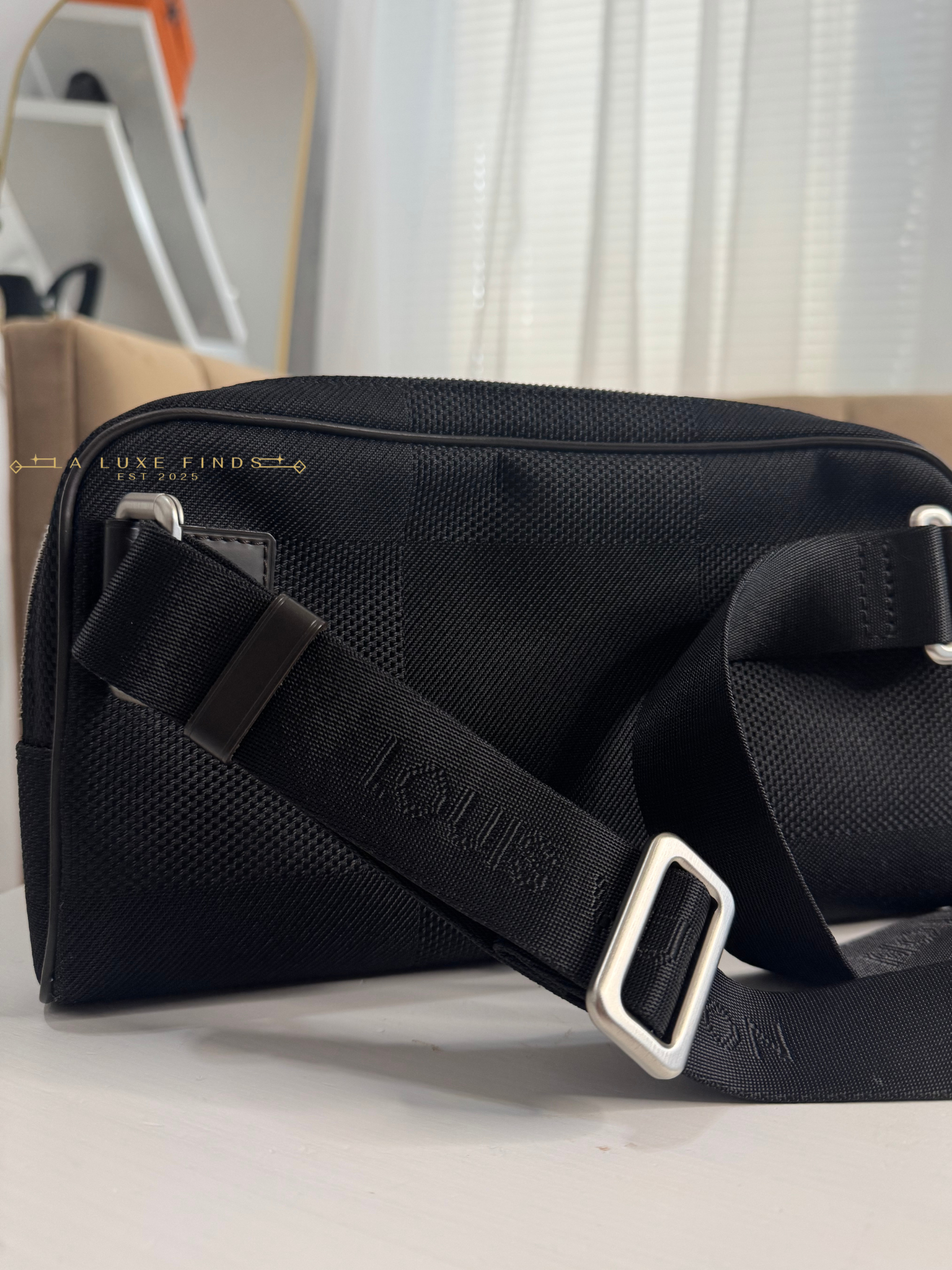 LOUIS VUITTON Damier Acrobat Geant