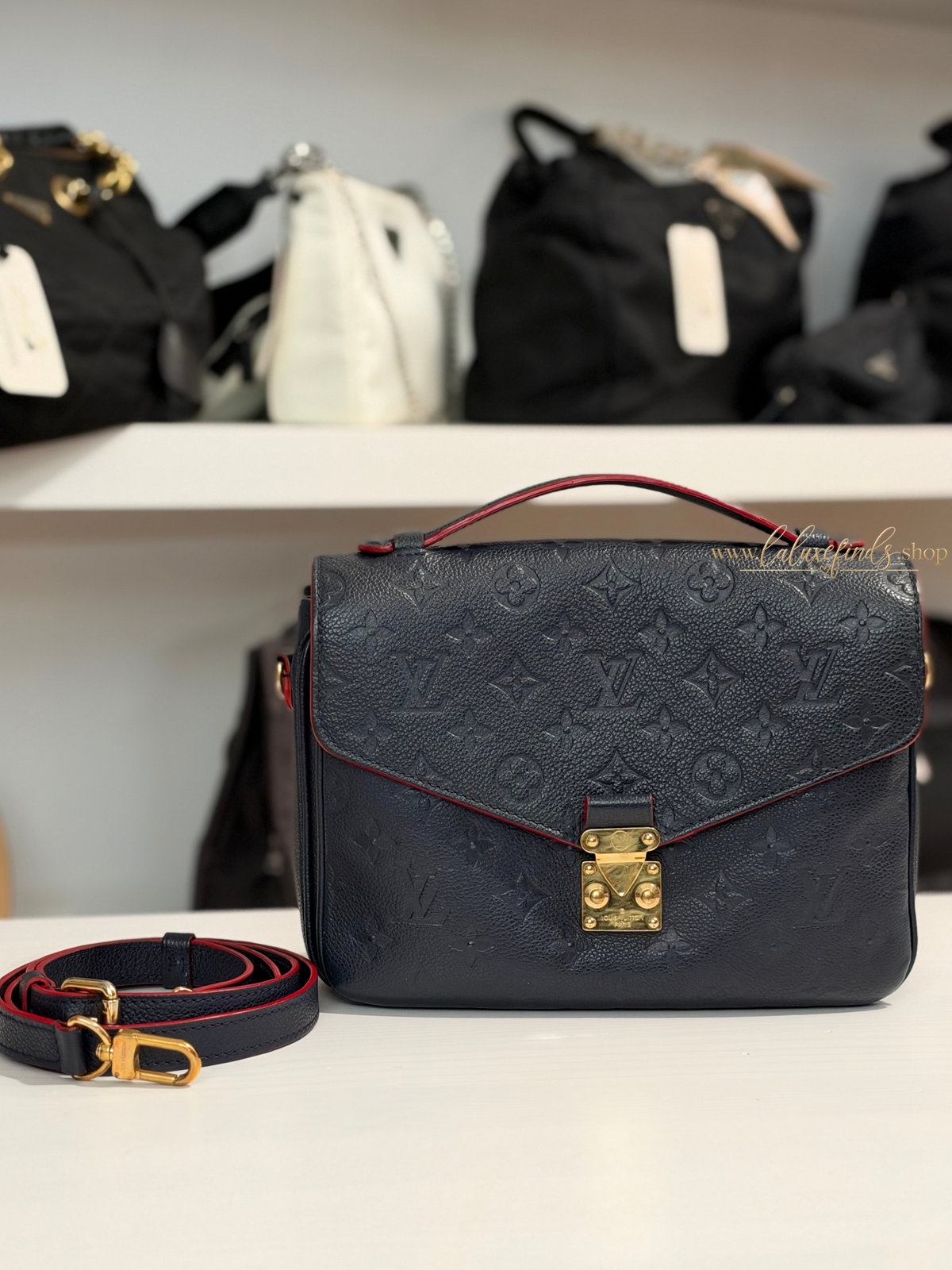 LOUIS VUITTON 2017 Monogram Empriente Pochette Metis