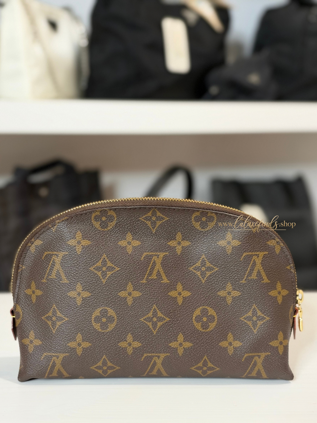 LOUIS VUITTON Monogram Cosmetic Pouch MM