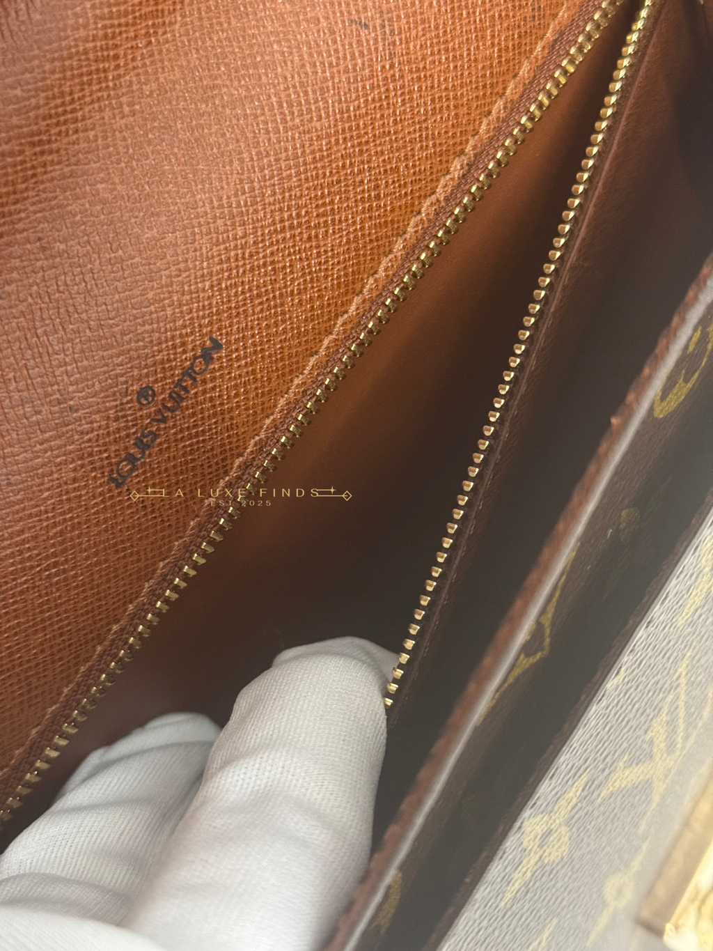 Louis Vuitton 1990 Monogram Monceau 28