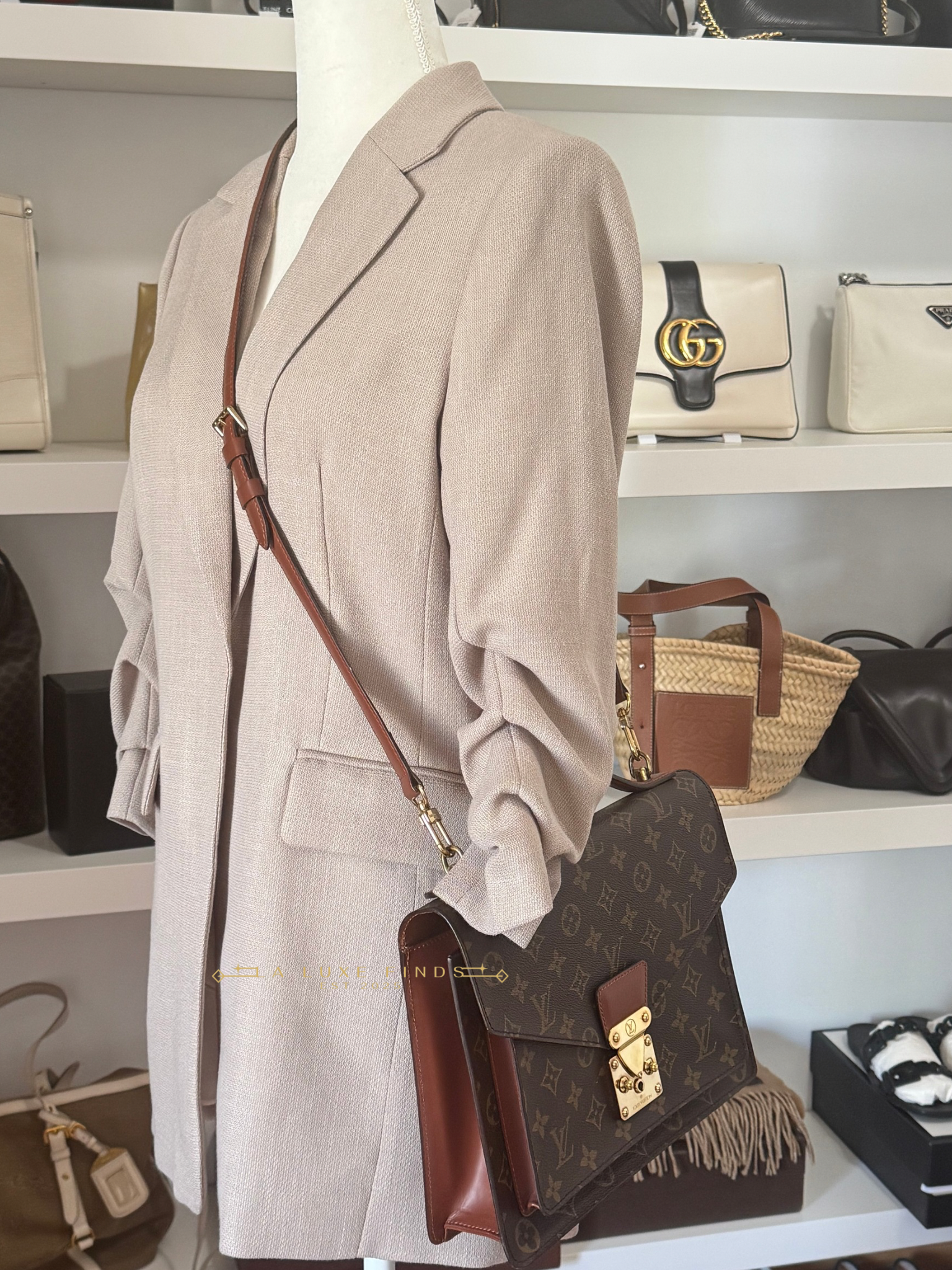 Louis Vuitton 1990 Monogram Monceau 28
