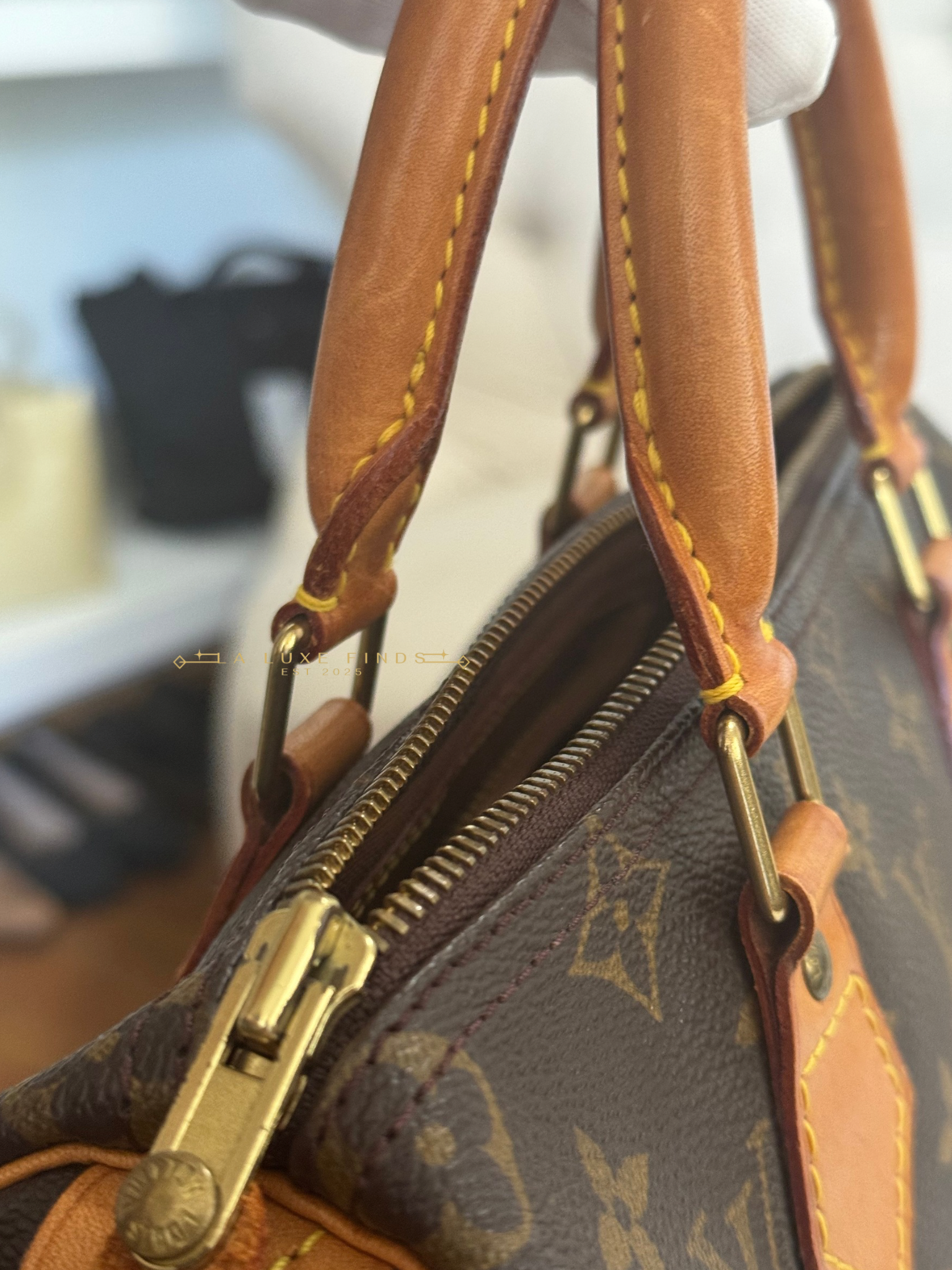 LOUIS VUITTON 1998 Monogram Speedy 25