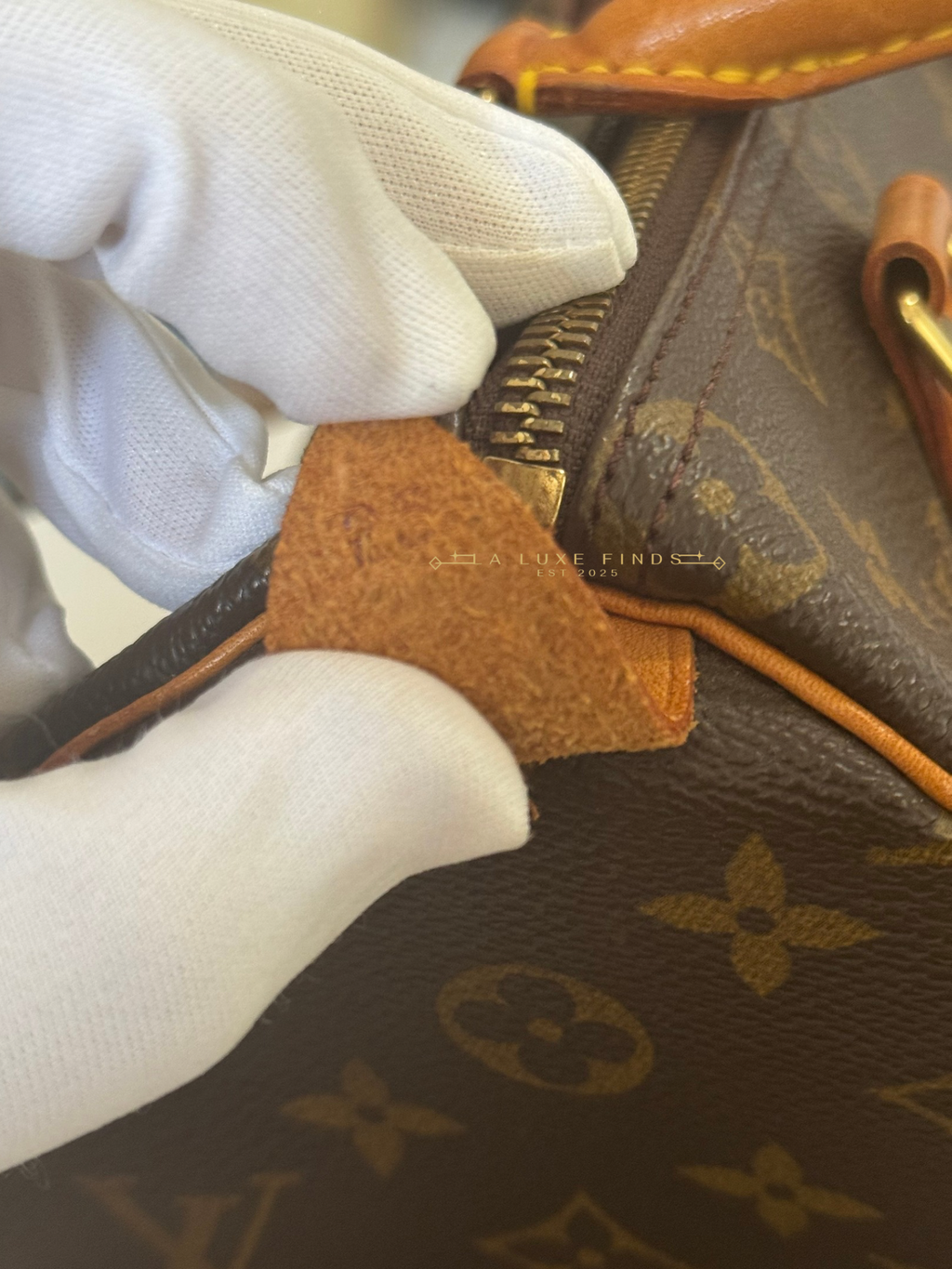 LOUIS VUITTON 1998 Monogram Speedy 25