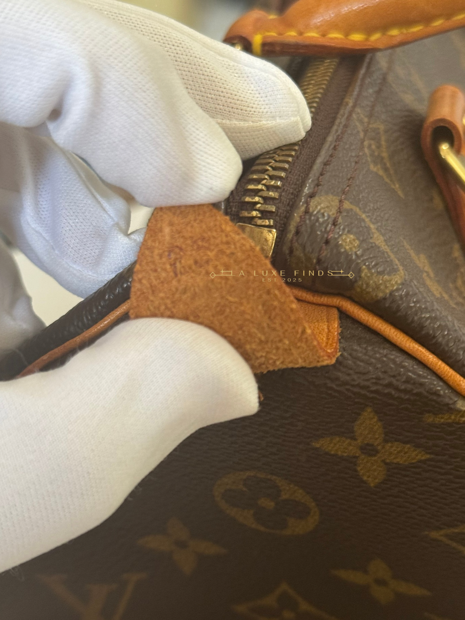 LOUIS VUITTON 1998 Monogram Speedy 25