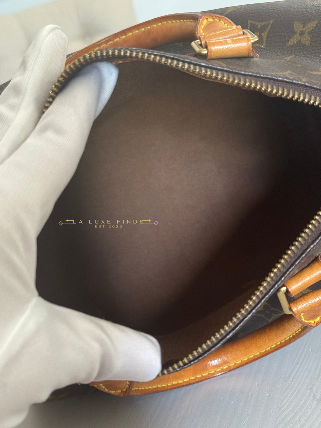 LOUIS VUITTON 1998 Monogram Speedy 25