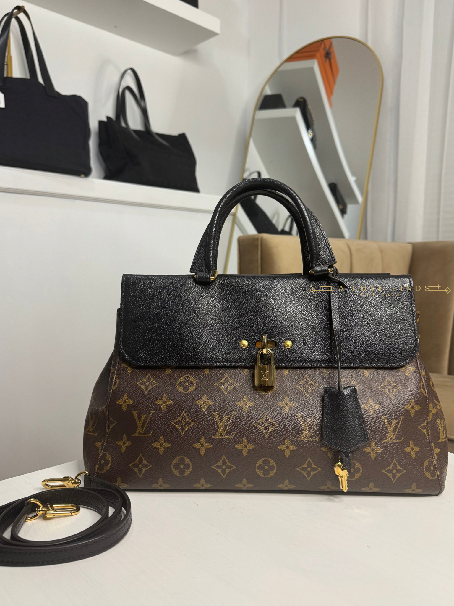 LOUIS VUITTON 2017 Monogram Venus Handbag
