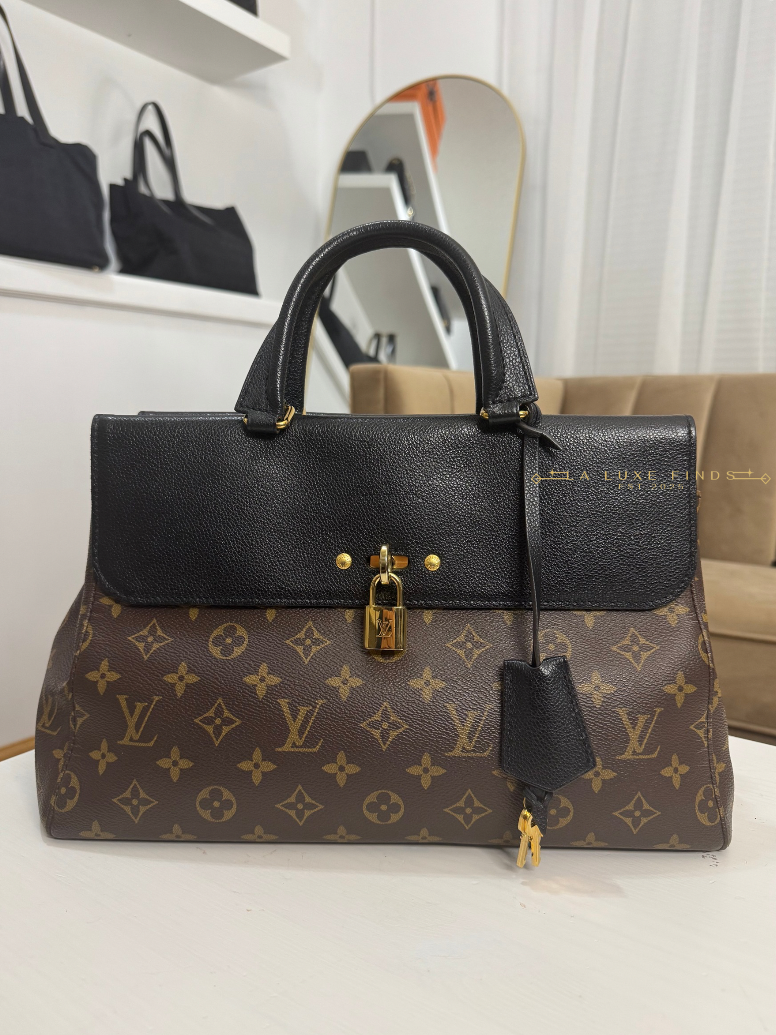 LOUIS VUITTON 2017 Monogram Venus Handbag