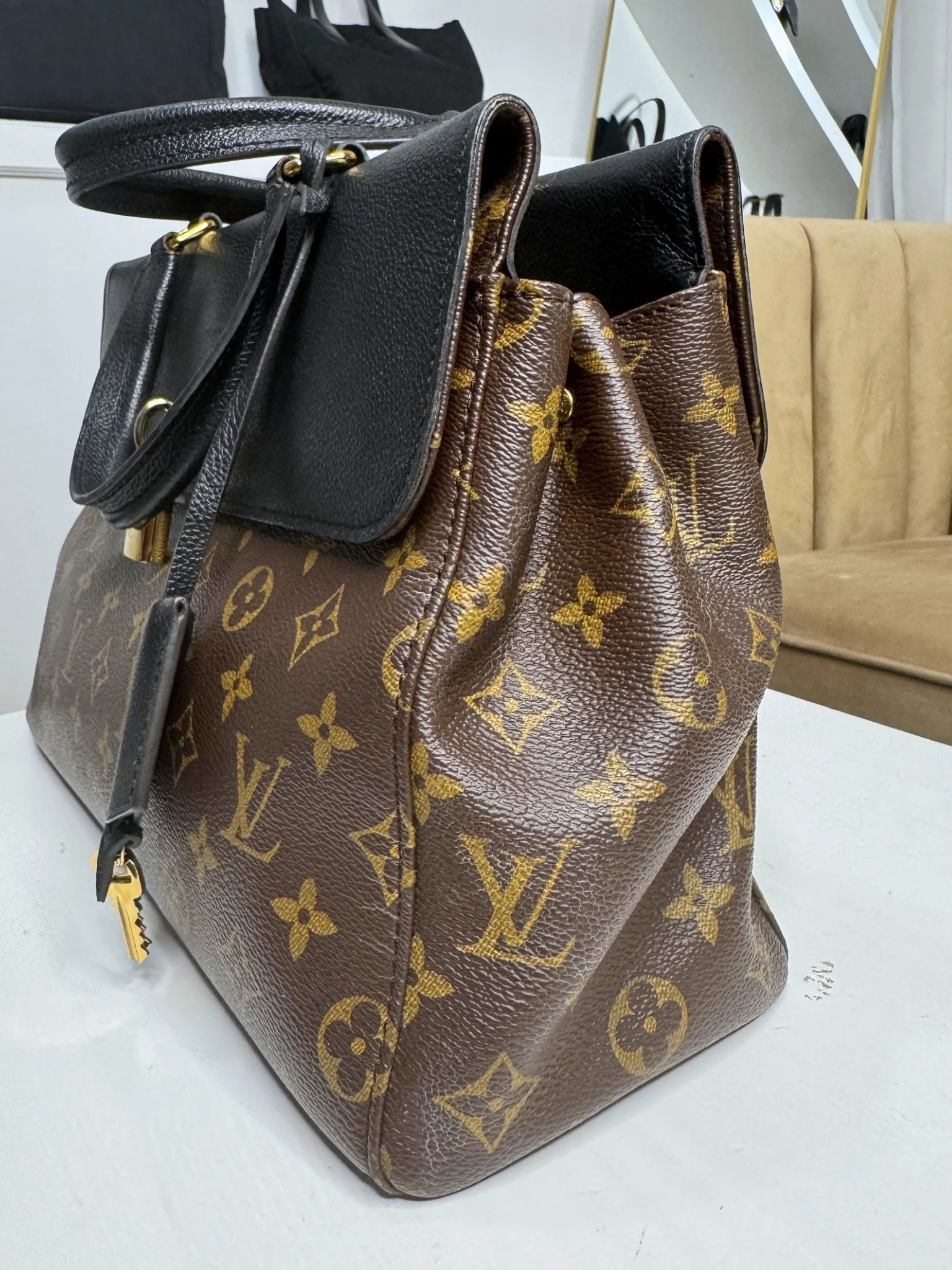 LOUIS VUITTON 2017 Monogram Venus Handbag