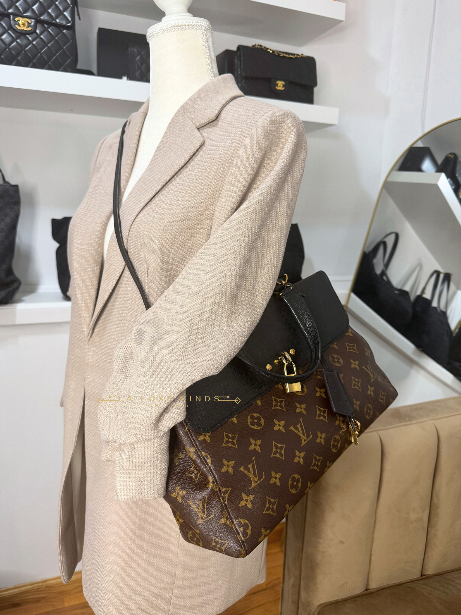 LOUIS VUITTON 2017 Monogram Venus Handbag