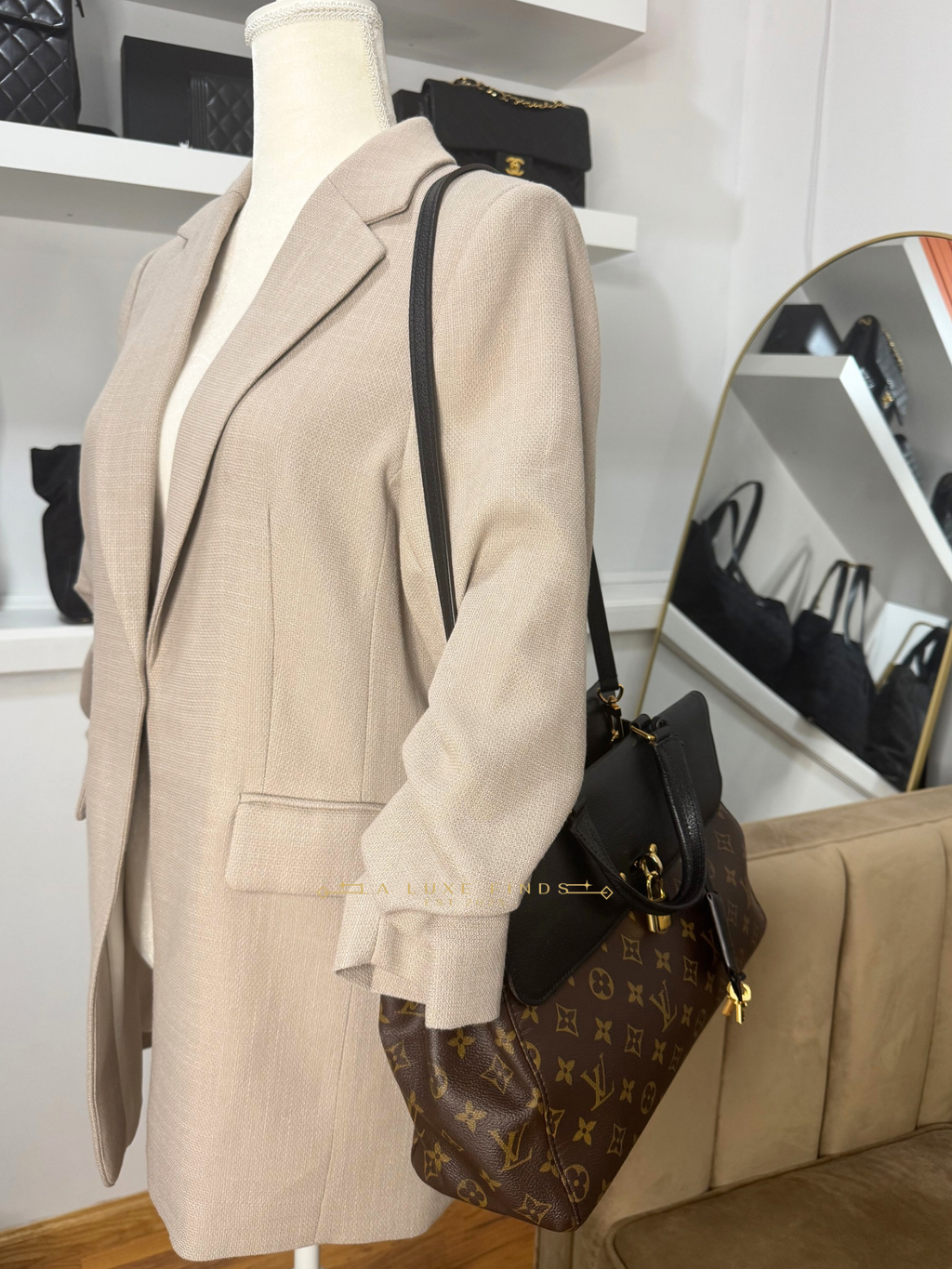 LOUIS VUITTON 2017 Monogram Venus Handbag