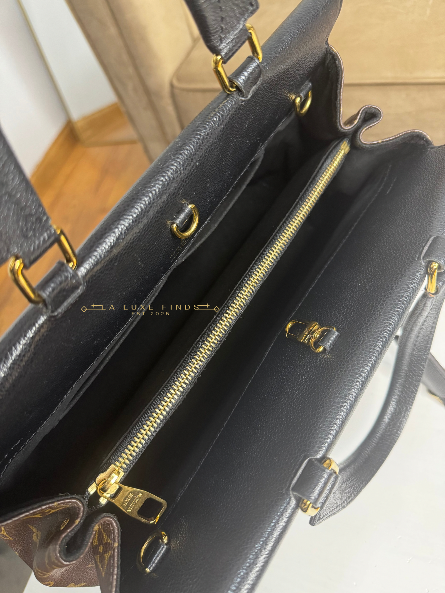 LOUIS VUITTON 2017 Monogram Venus Handbag