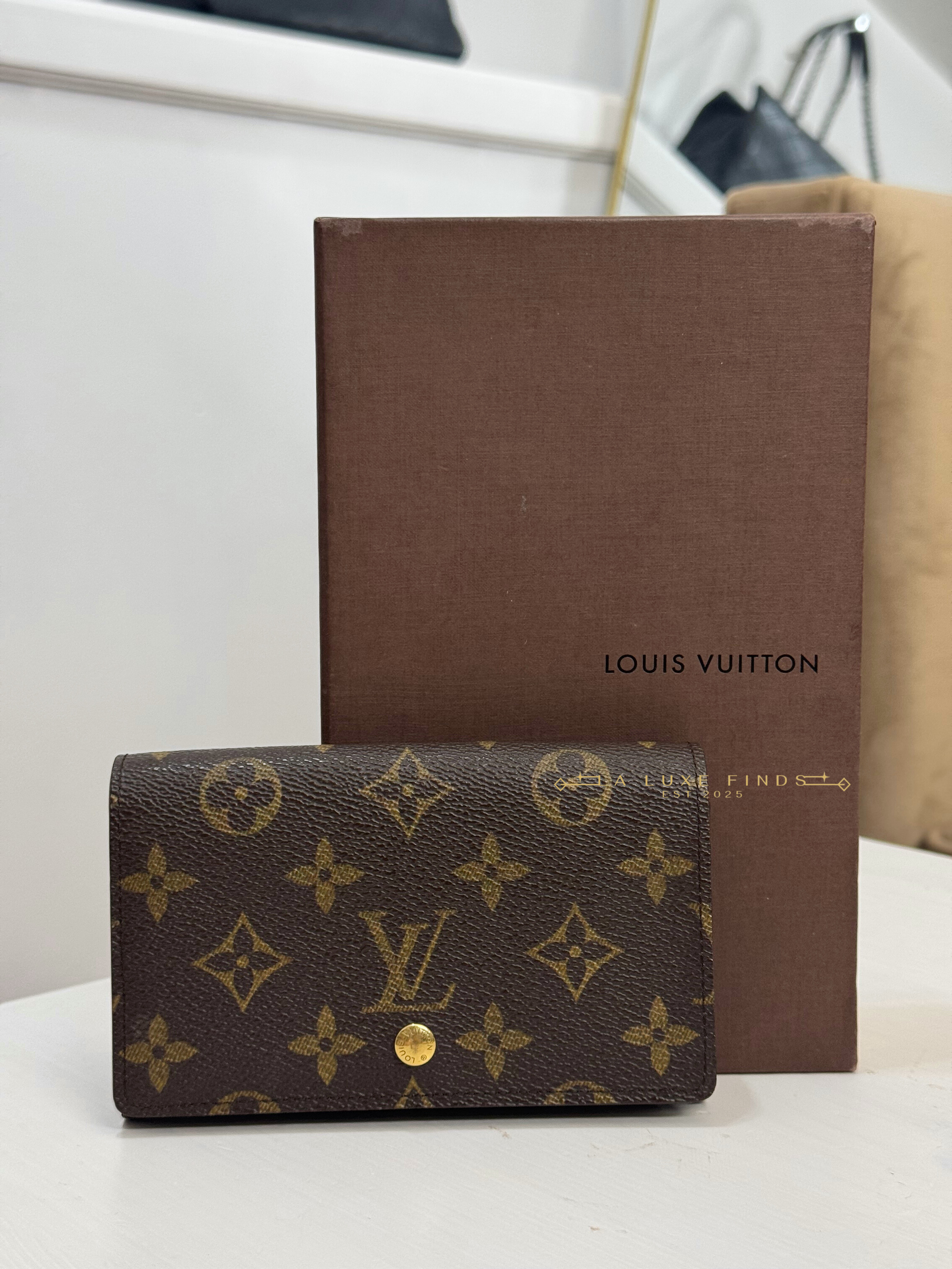 LOUIS VUITTON 2001 Monogram Compact Wallet