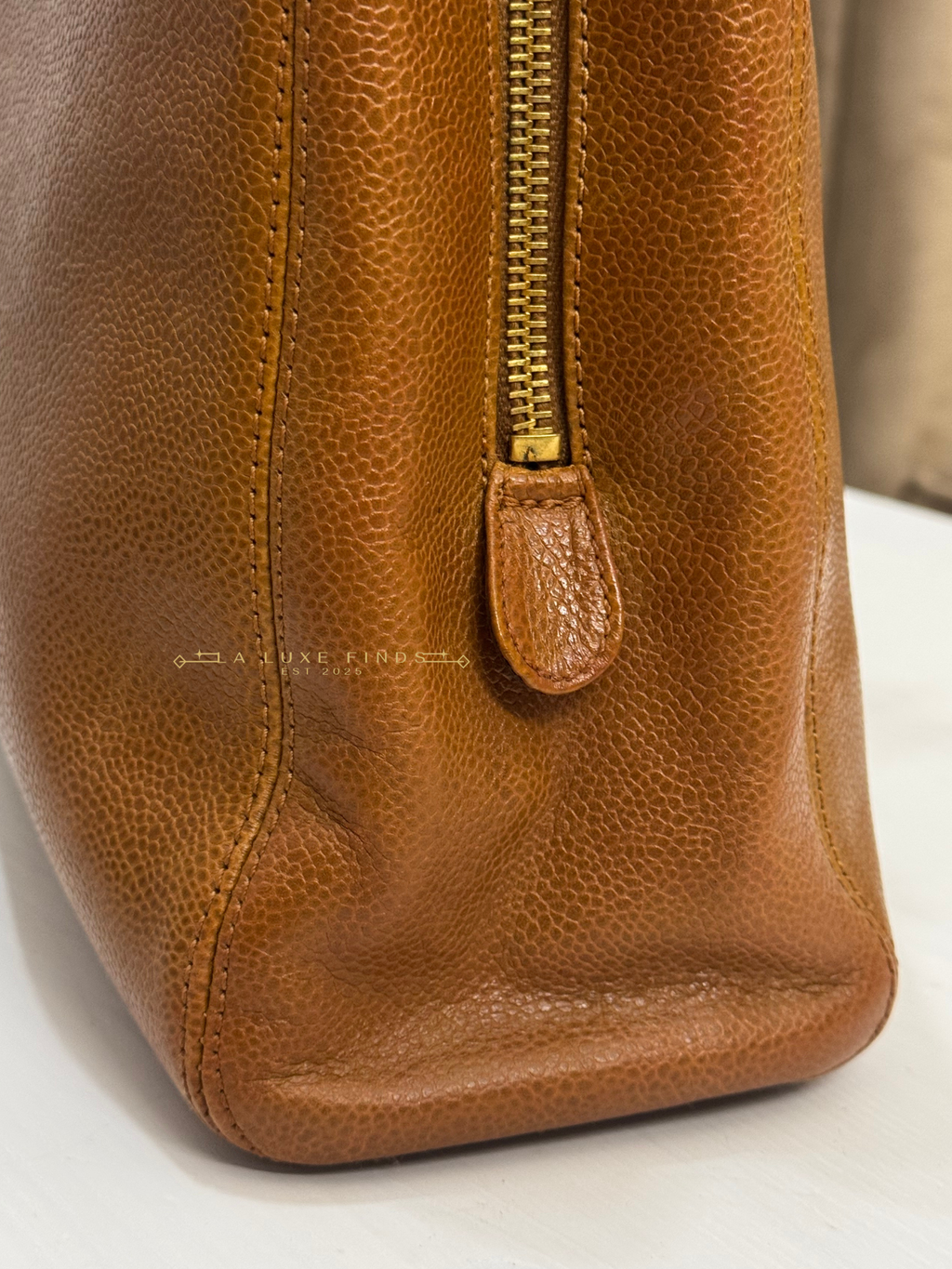 CHANEL 1997 Logo Chain Caviar Shoulder Bag