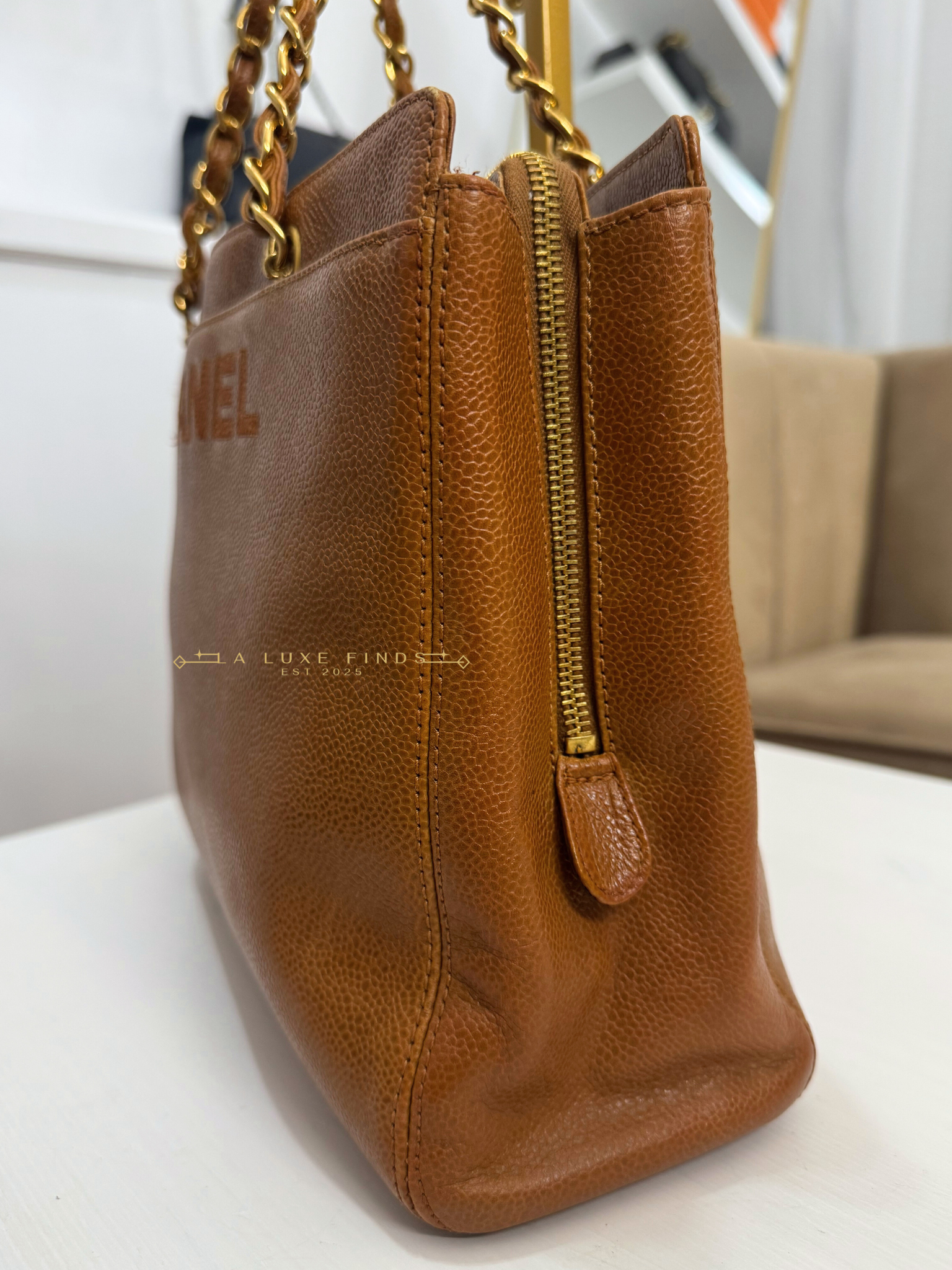 CHANEL 1997 Logo Chain Caviar Shoulder Bag