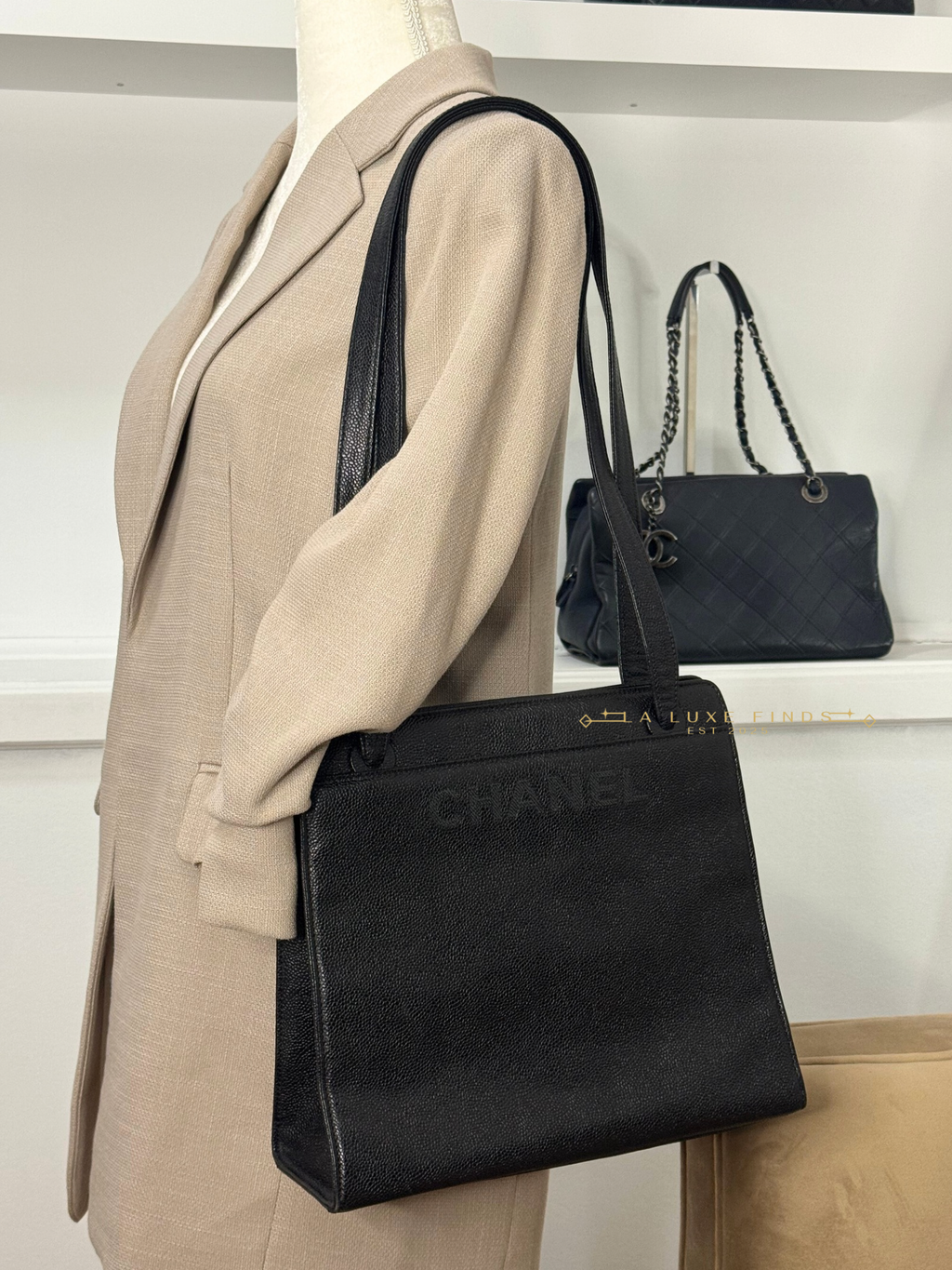 CHANEL 1997 Logo Caviar Shoulder Bag