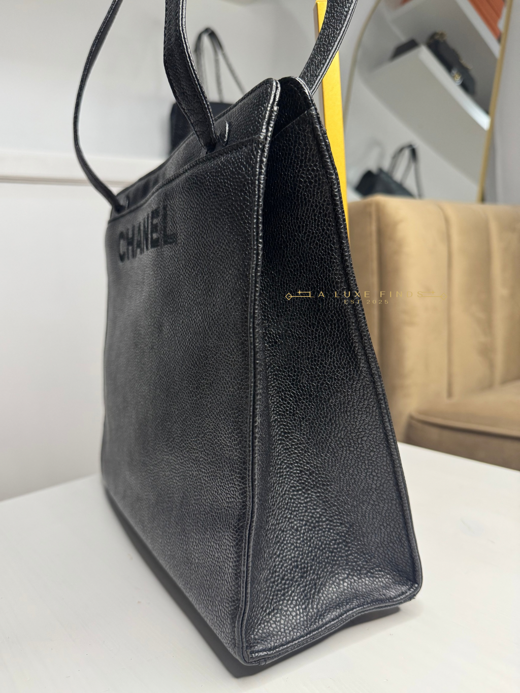 CHANEL 1997 Logo Caviar Shoulder Bag