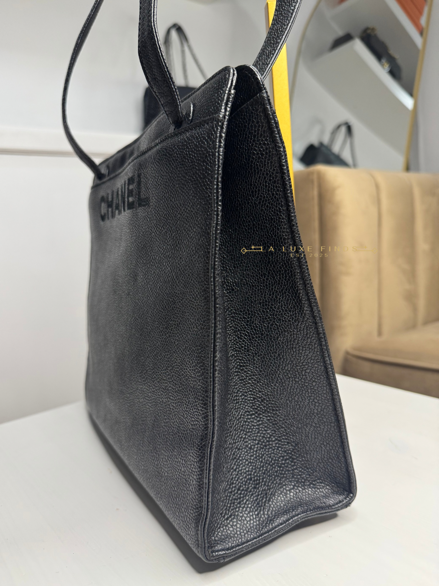 CHANEL 1997 Logo Caviar Shoulder Bag