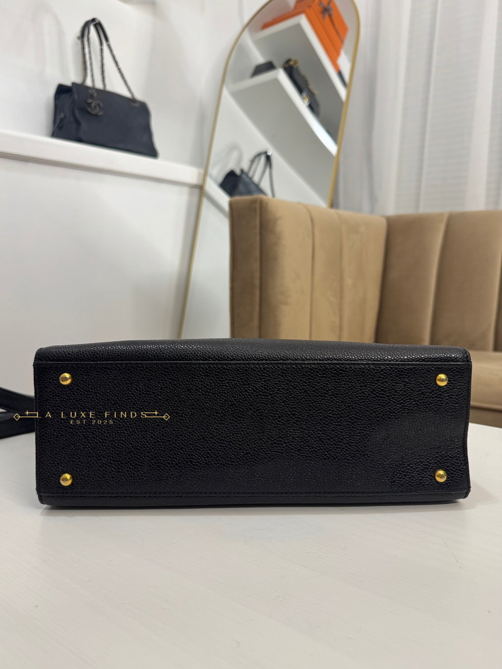 CHANEL 1997 Logo Caviar Shoulder Bag