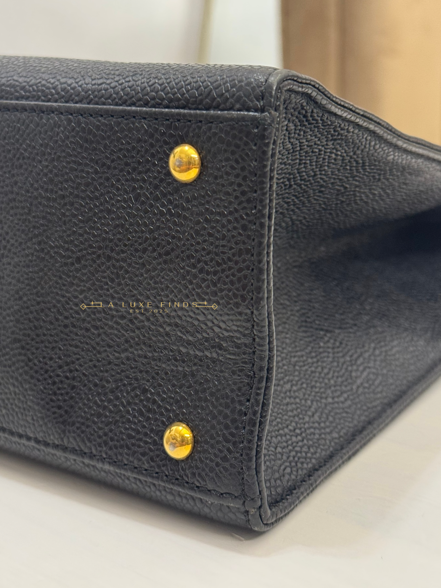 CHANEL 1997 Logo Caviar Shoulder Bag