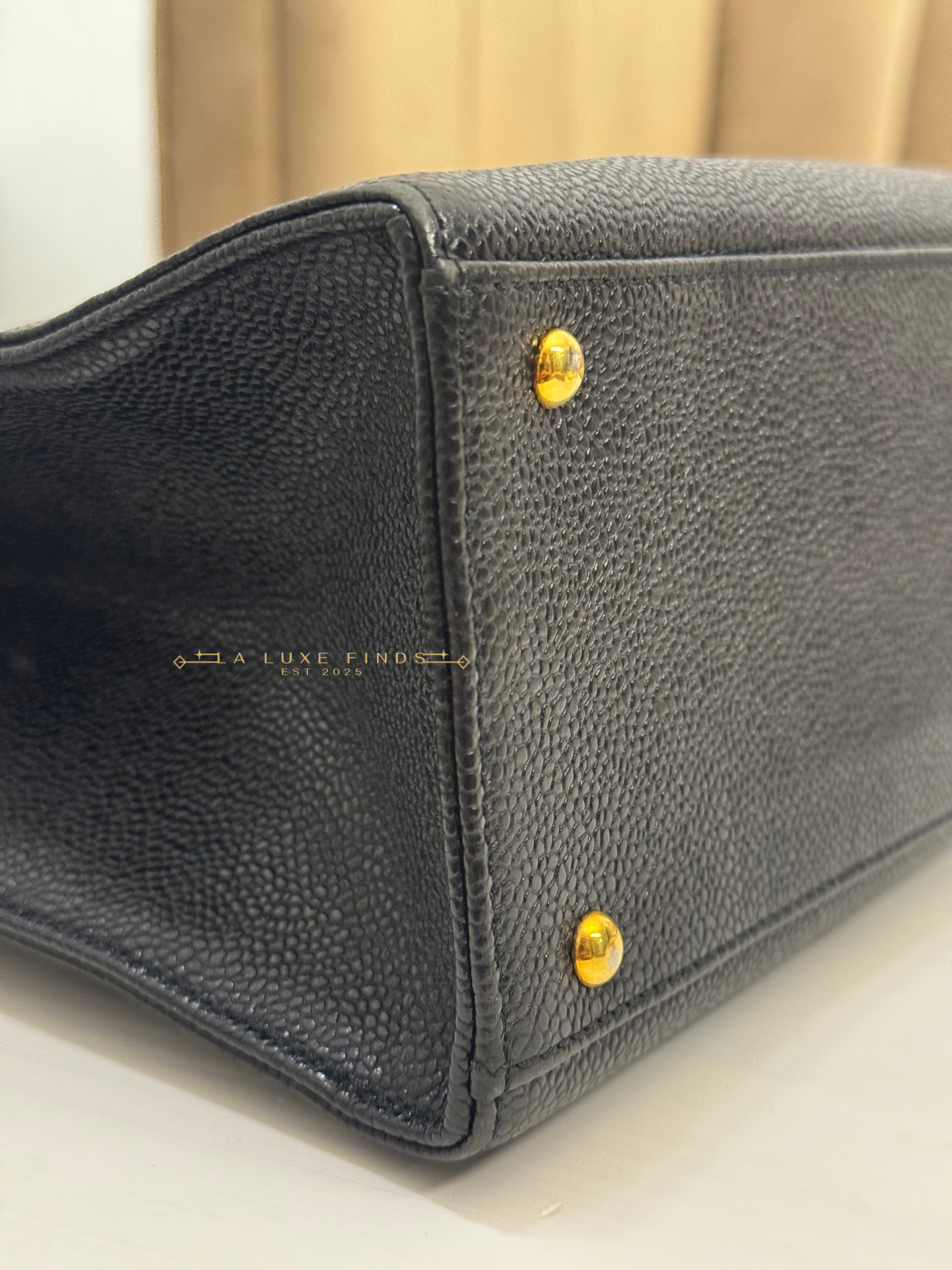 CHANEL 1997 Logo Caviar Shoulder Bag