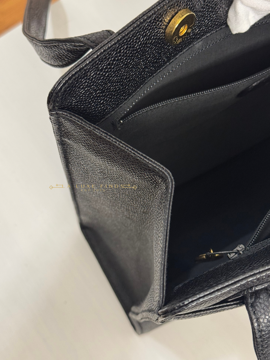 CHANEL 1997 Logo Caviar Shoulder Bag