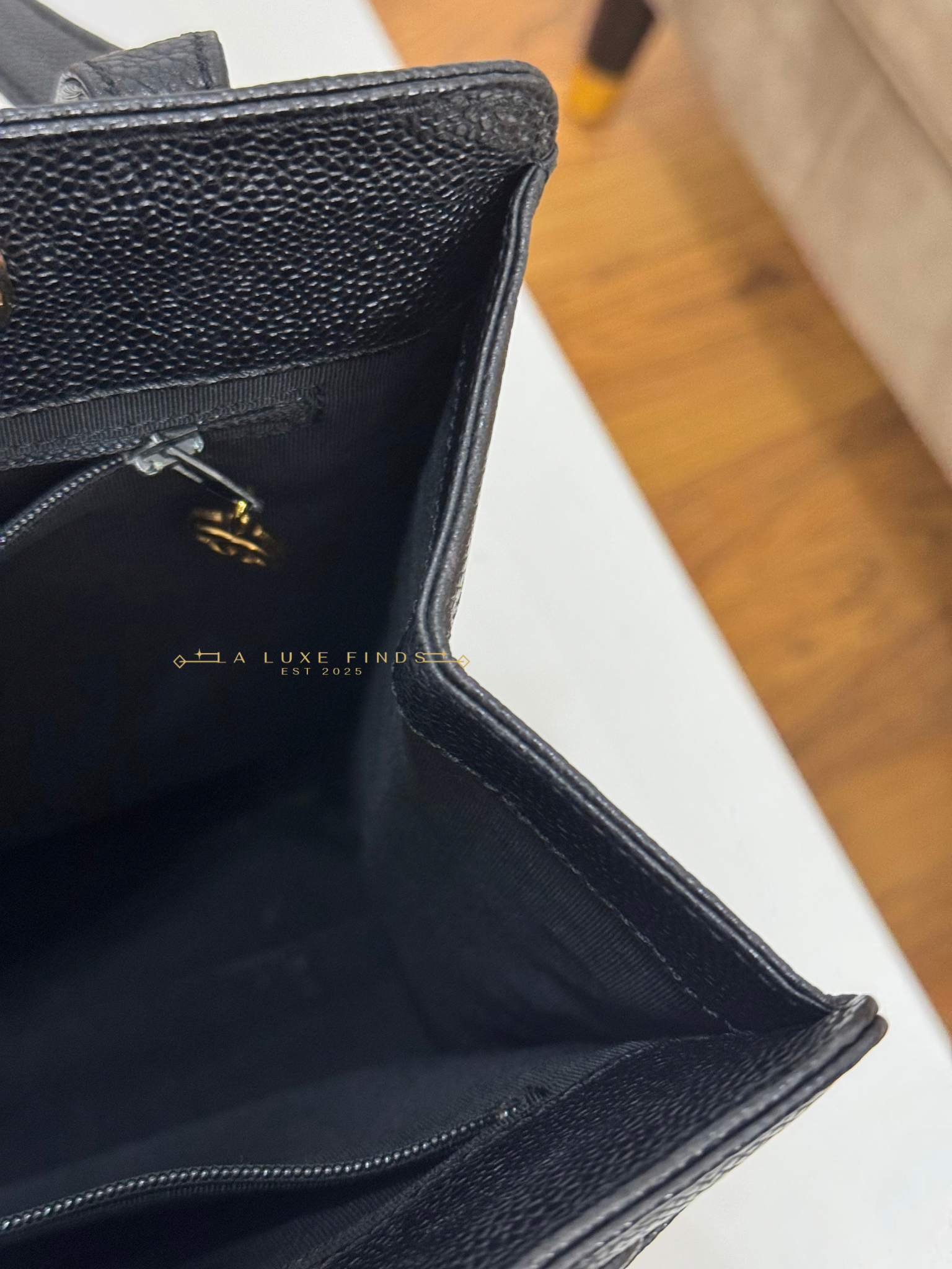 CHANEL 1997 Logo Caviar Shoulder Bag