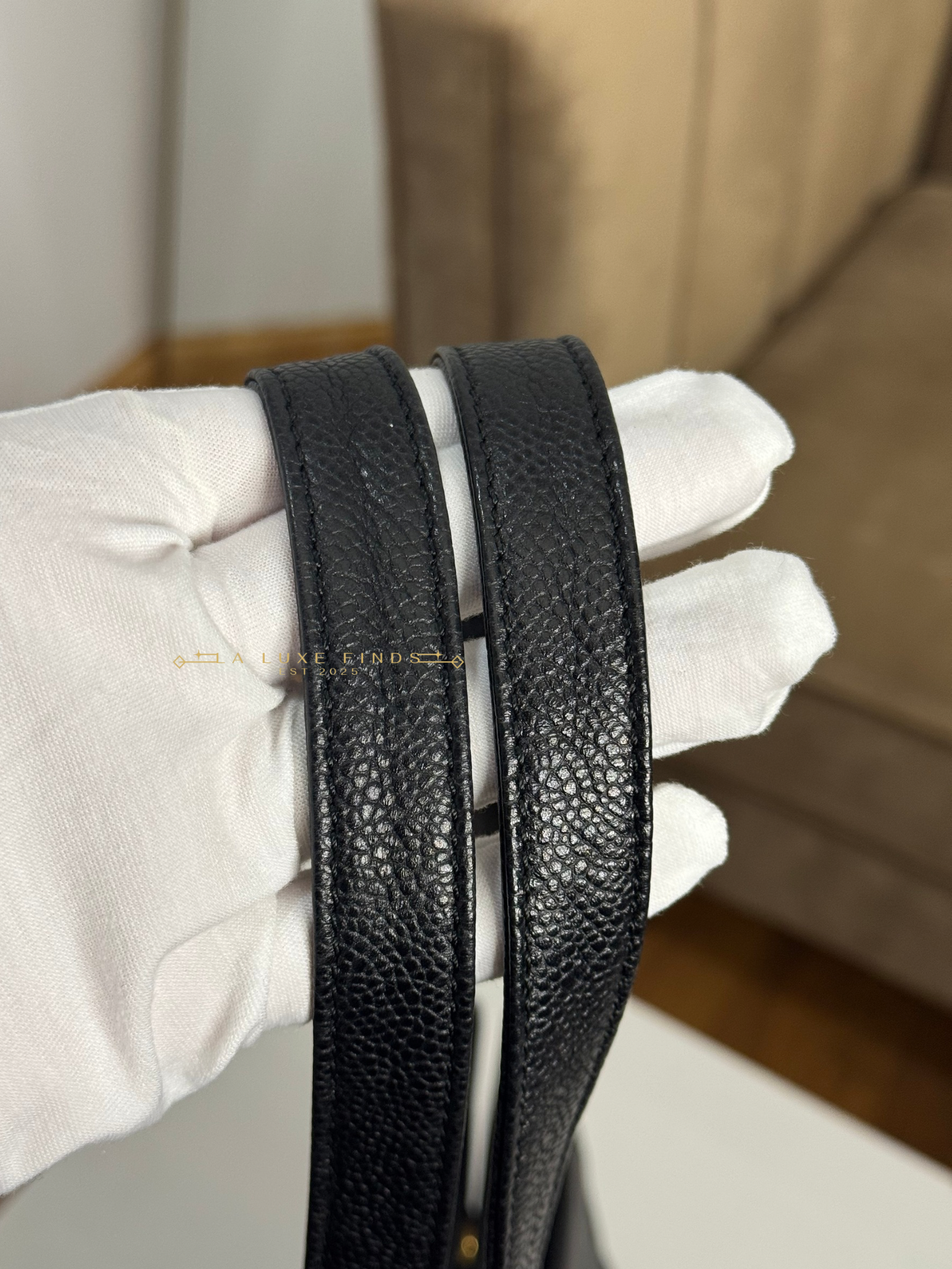 CHANEL 1997 Logo Caviar Shoulder Bag