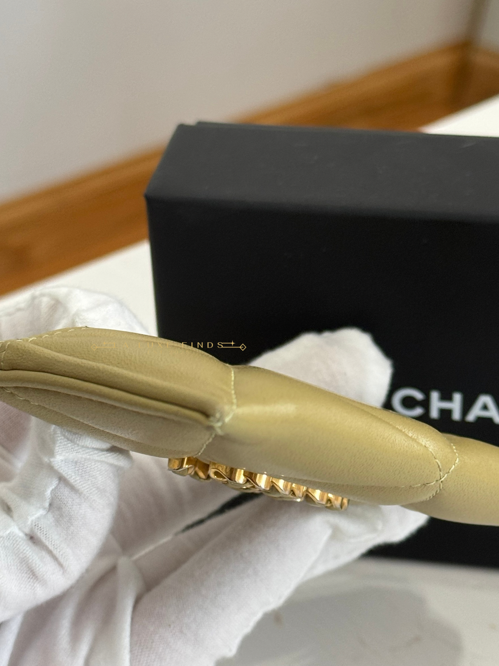 CHANEL 19 Card Holder