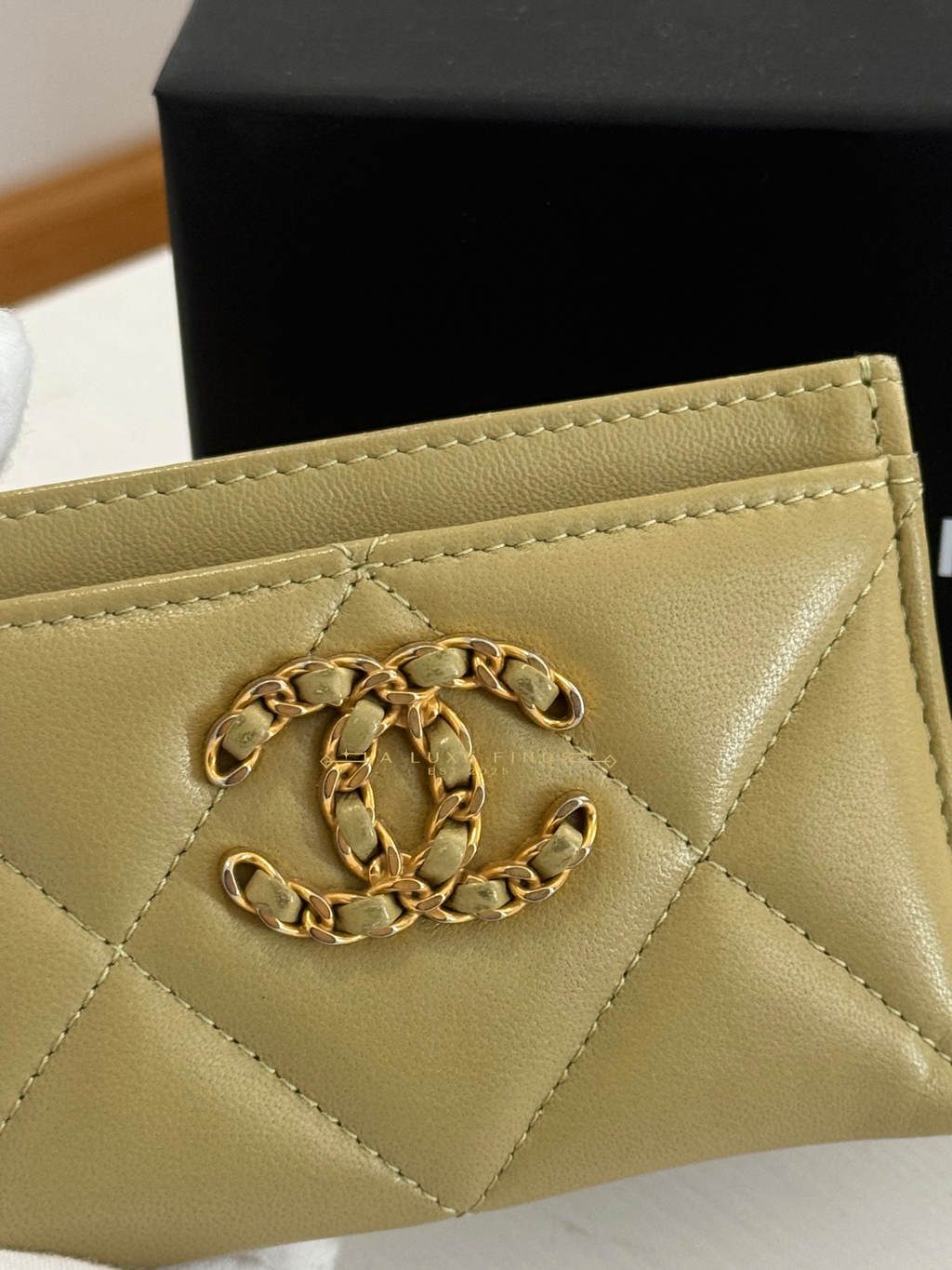 CHANEL 19 Card Holder