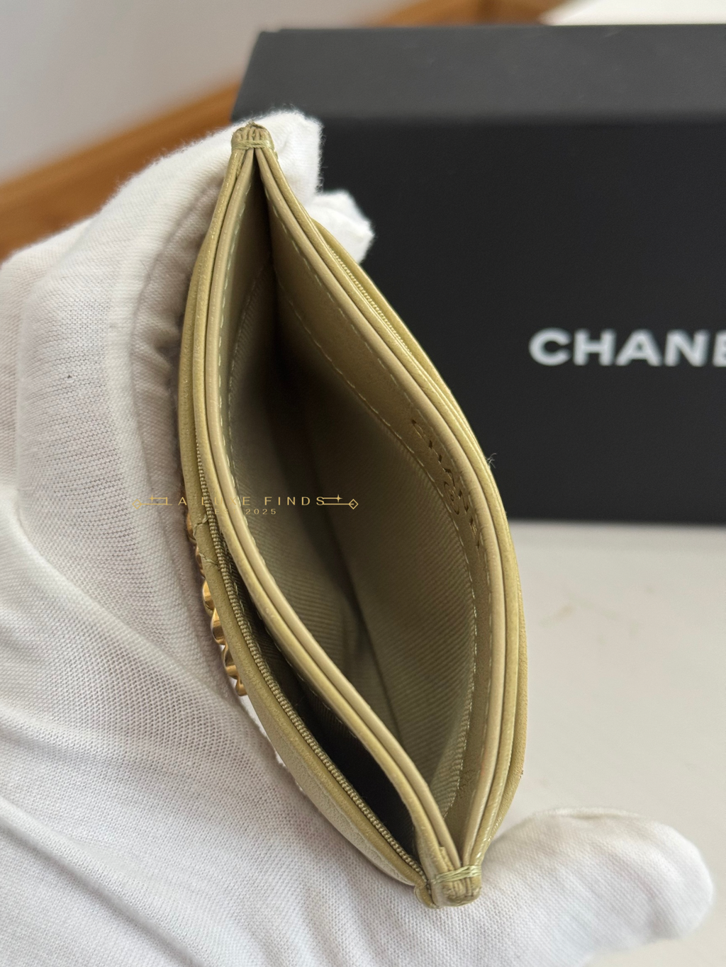 CHANEL 19 Card Holder