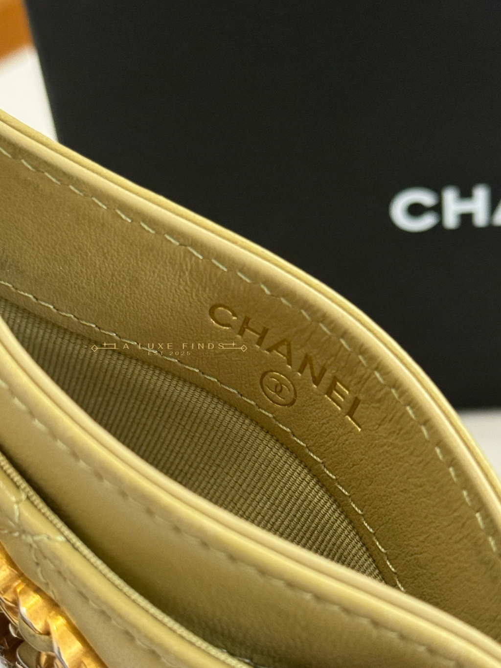 CHANEL 19 Card Holder