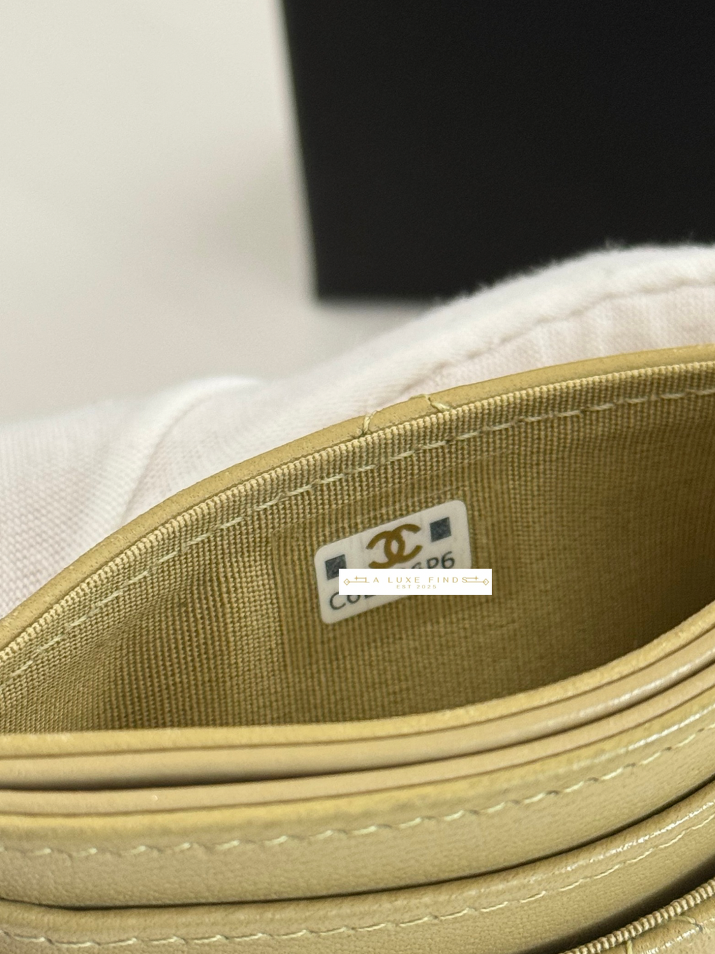 CHANEL 19 Card Holder