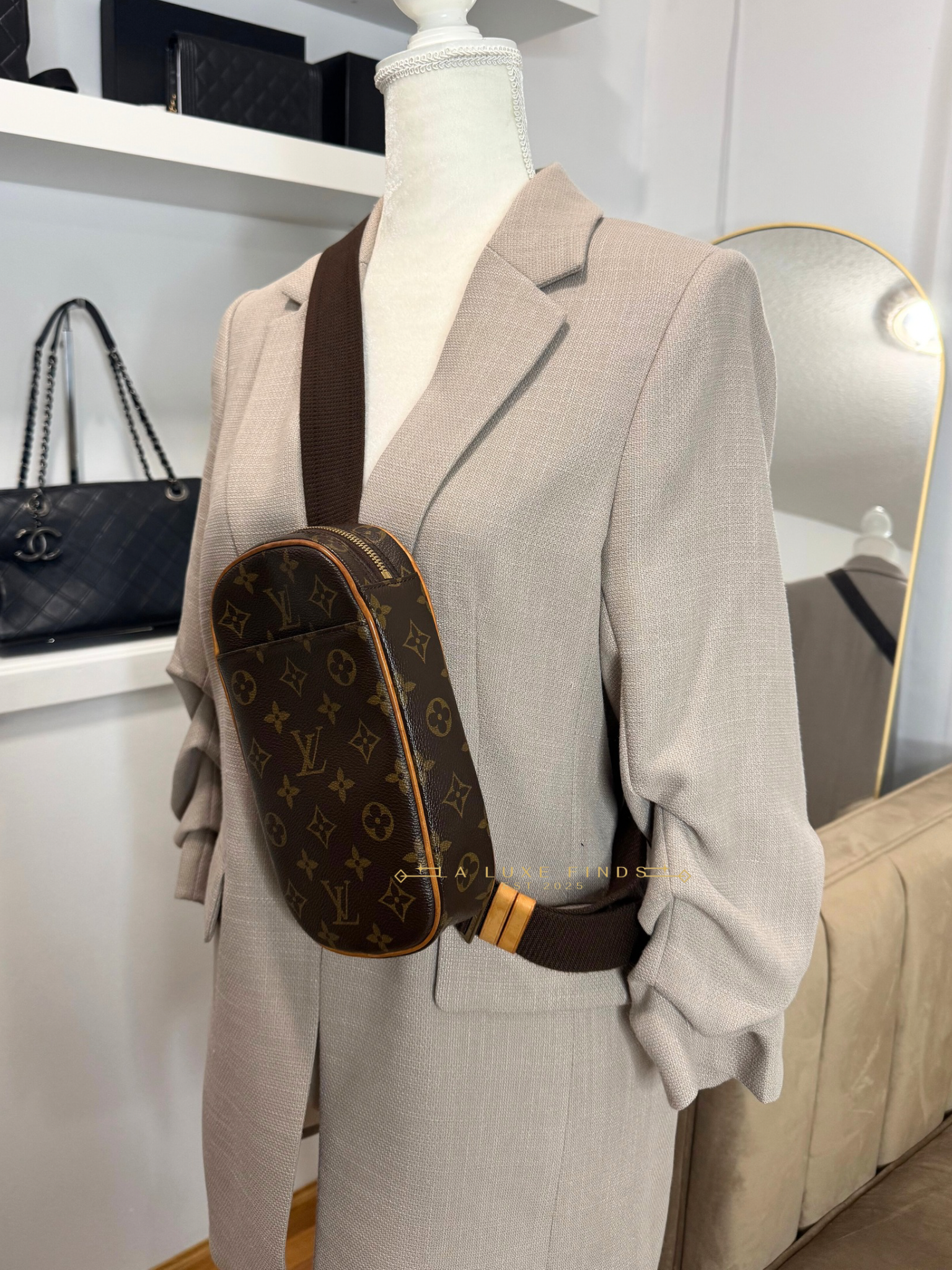 LOUIS VUITTON 2005 Monogram Gange Body Bag