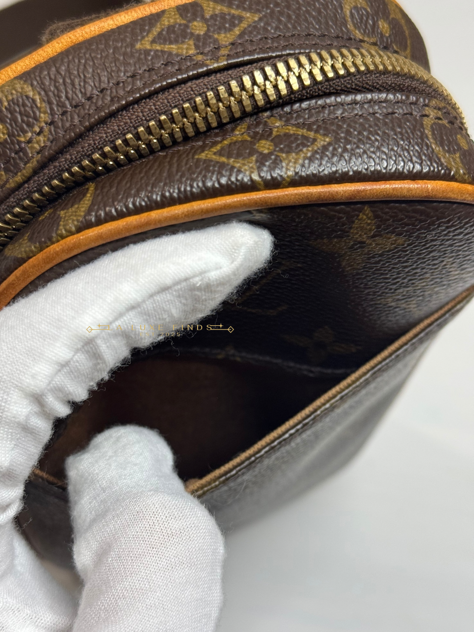 LOUIS VUITTON 2005 Monogram Gange Body Bag