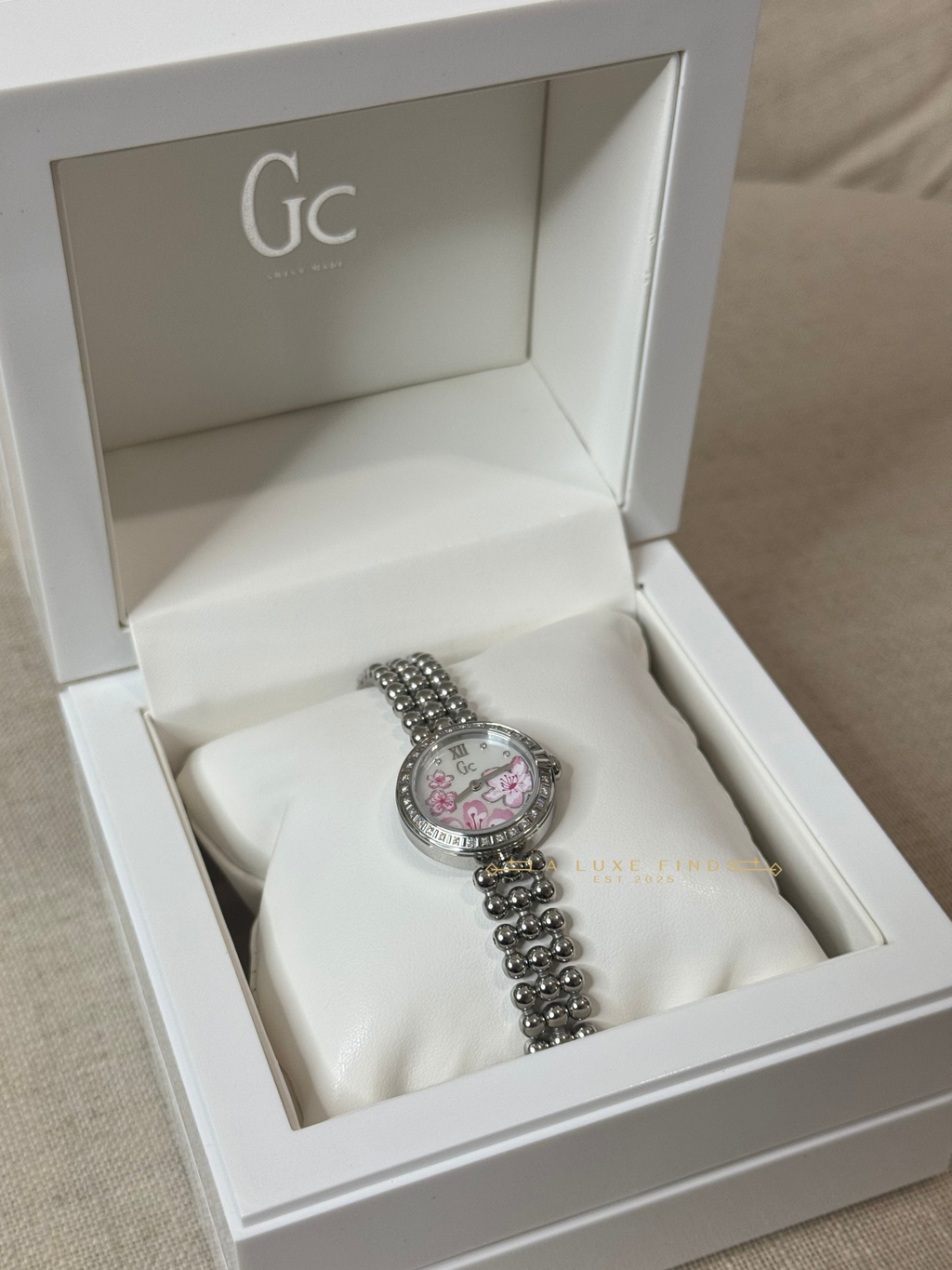 GUESS COLLECTION Limited Edition Sakura Diamond  Women's Watch