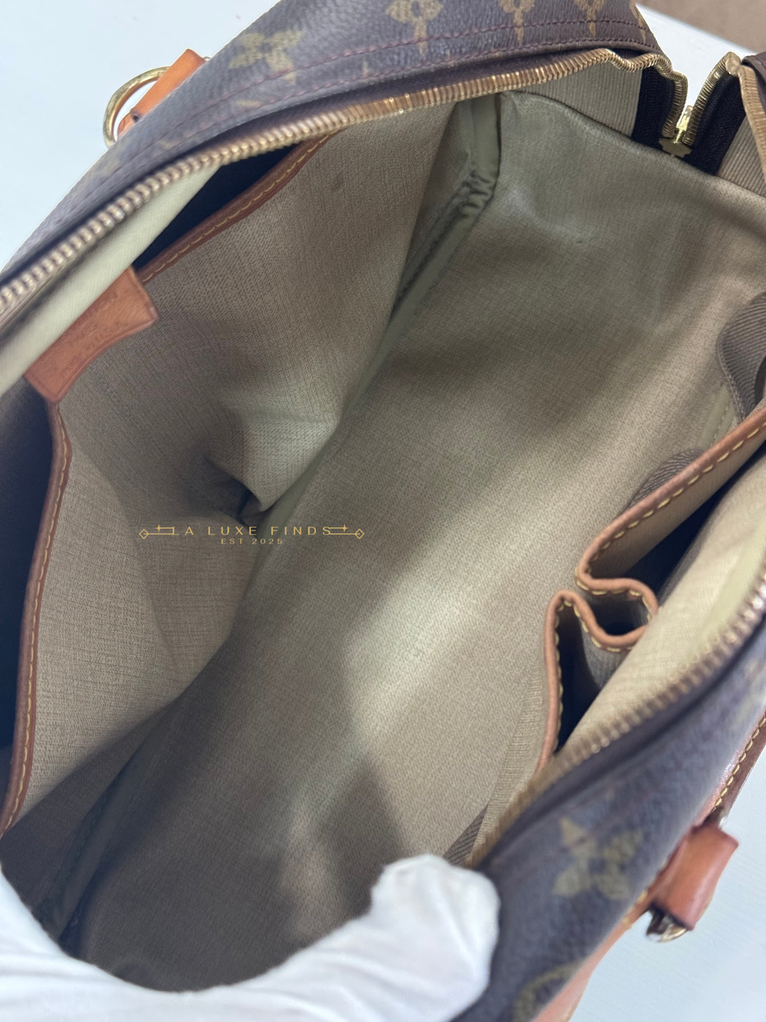 LOUIS VUITTON 1999 Monogram Deauville Handbag