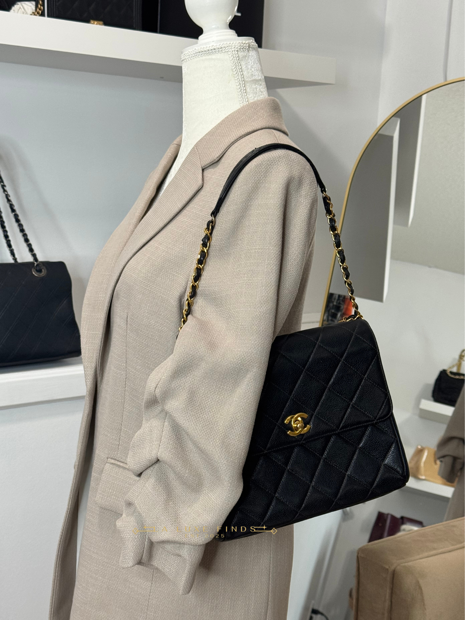 CHANEL 1997 Classic Quilted Caviar Square Single Flap Bag