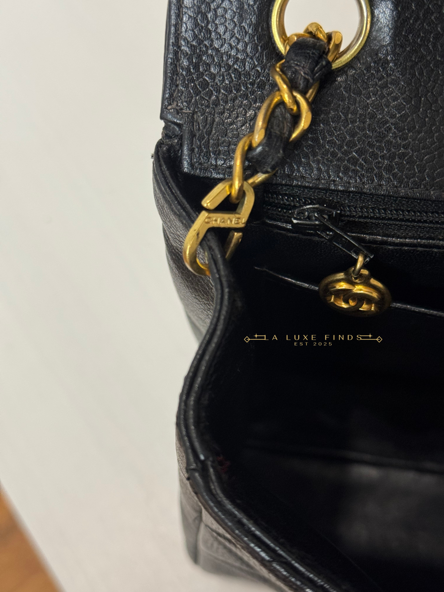 CHANEL 1997 Classic Quilted Caviar Square Single Flap Bag